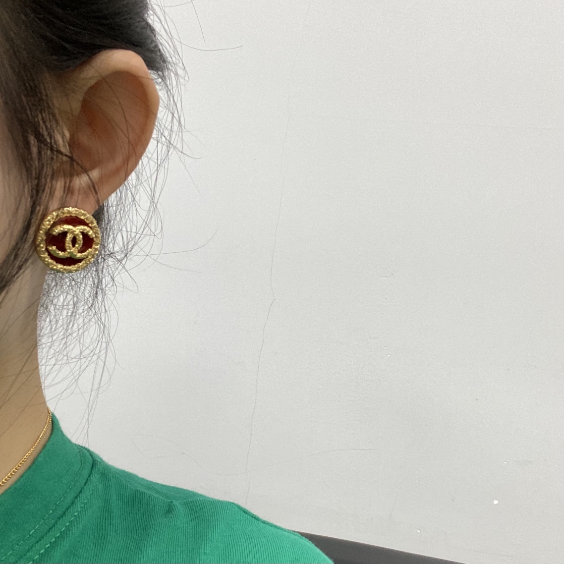 Chanel 抢手好货快 Chanel香家 最新款红玛瑙圆环耳钉耳环 logo字印 非常不错的款式推荐