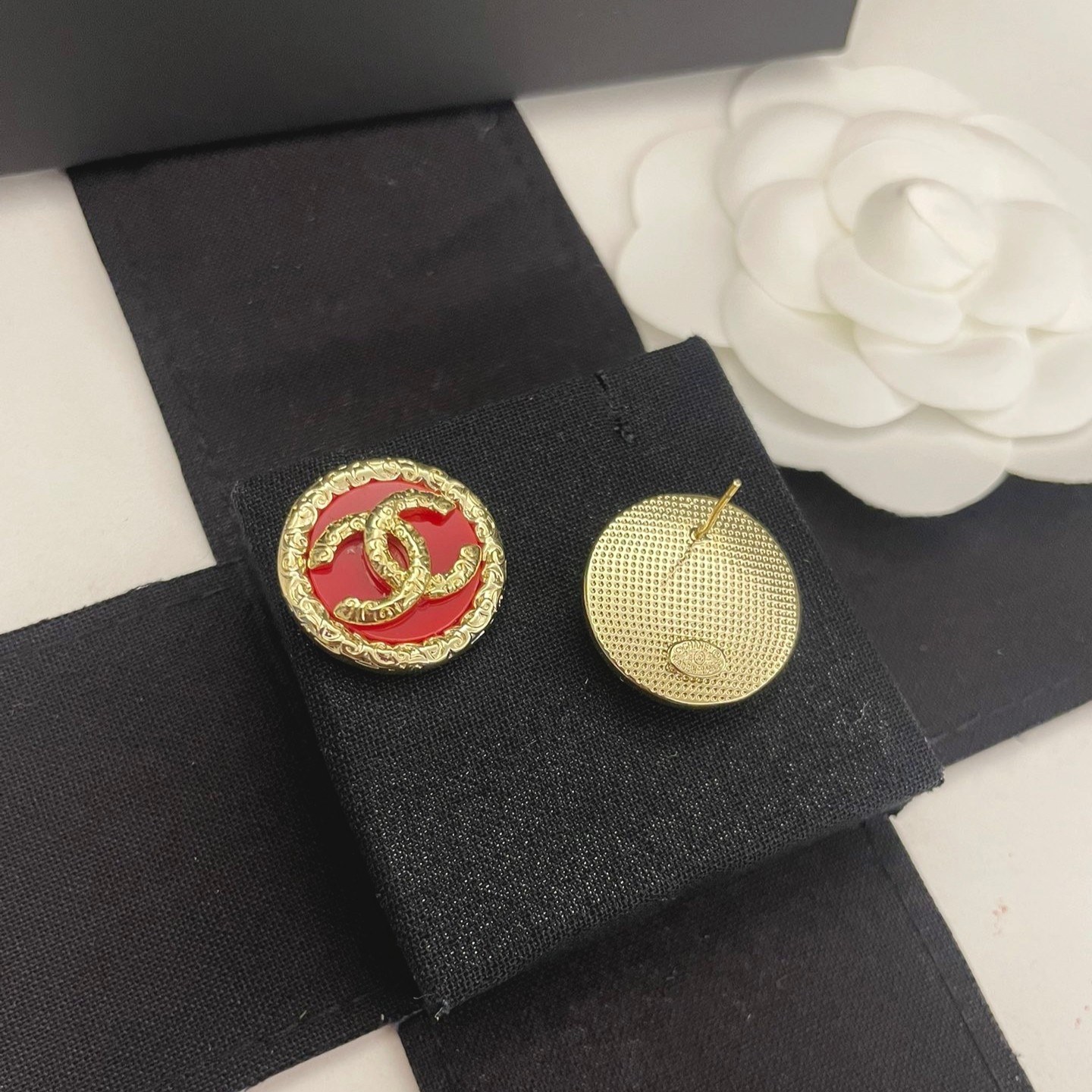 Chanel 抢手好货快 Chanel香家 最新款红玛瑙圆环耳钉耳环 logo字印 非常不错的款式推荐