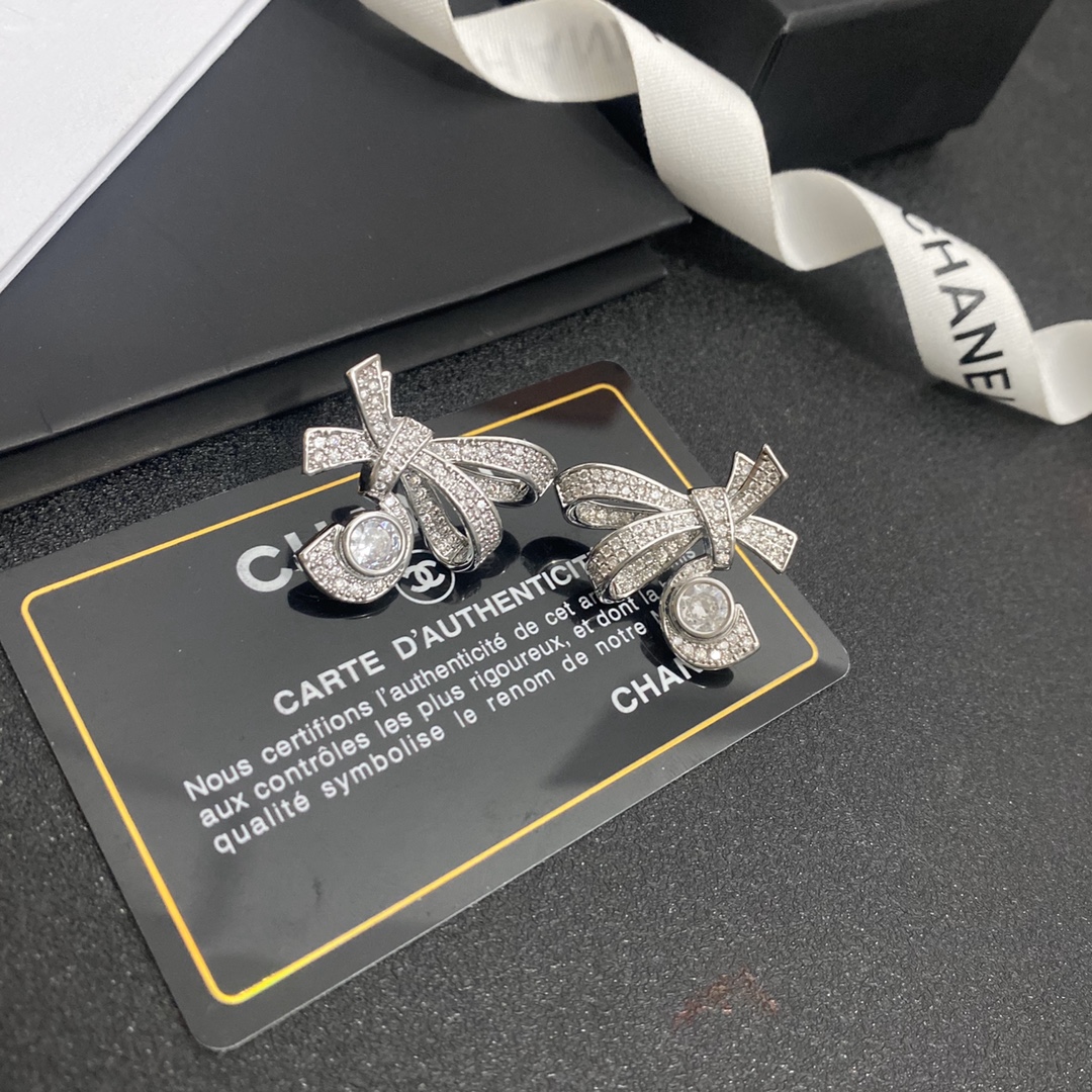 Chanel 小红书推荐 26新款水滴蝴蝶结字母耳钉