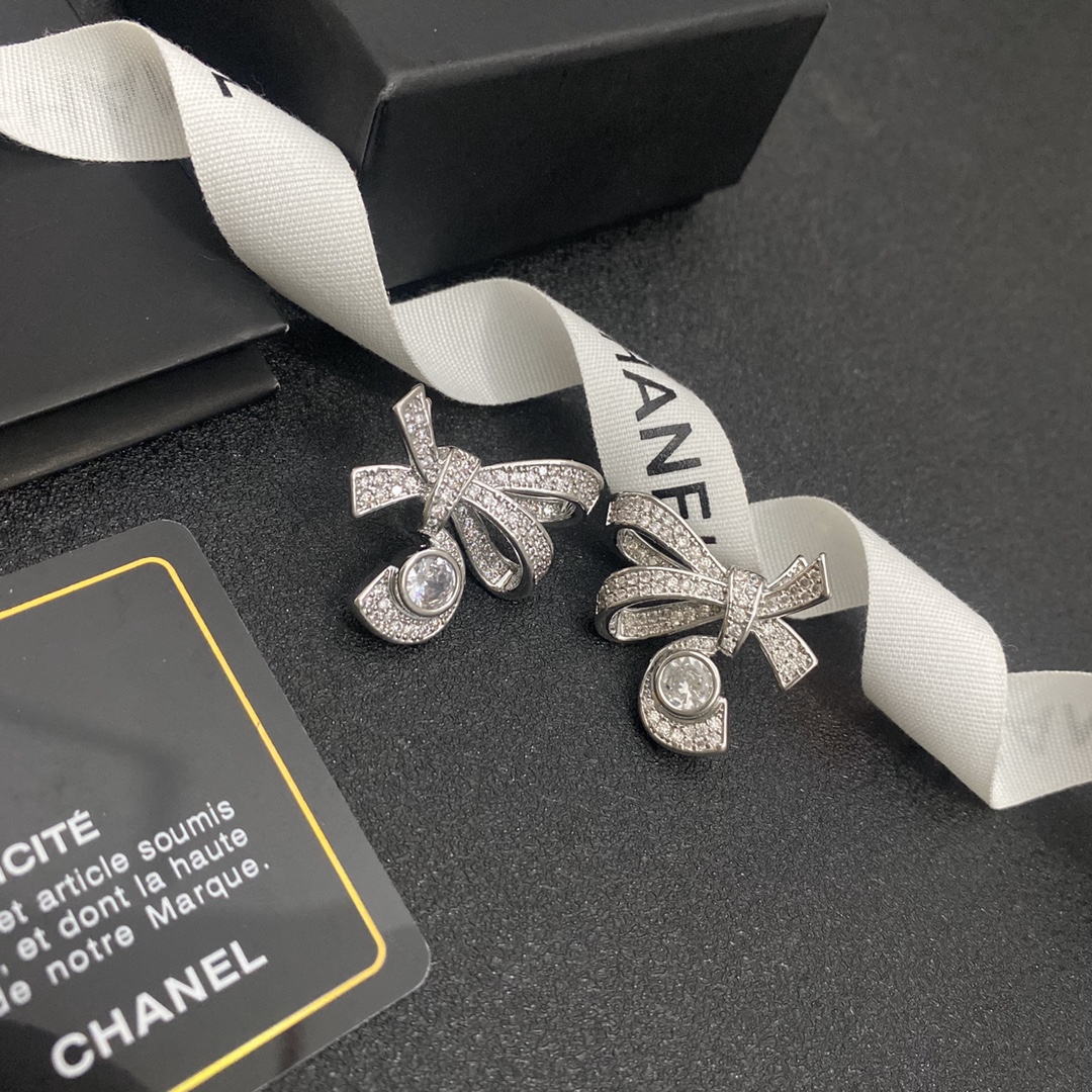 Chanel 小红书推荐 26新款水滴蝴蝶结字母耳钉