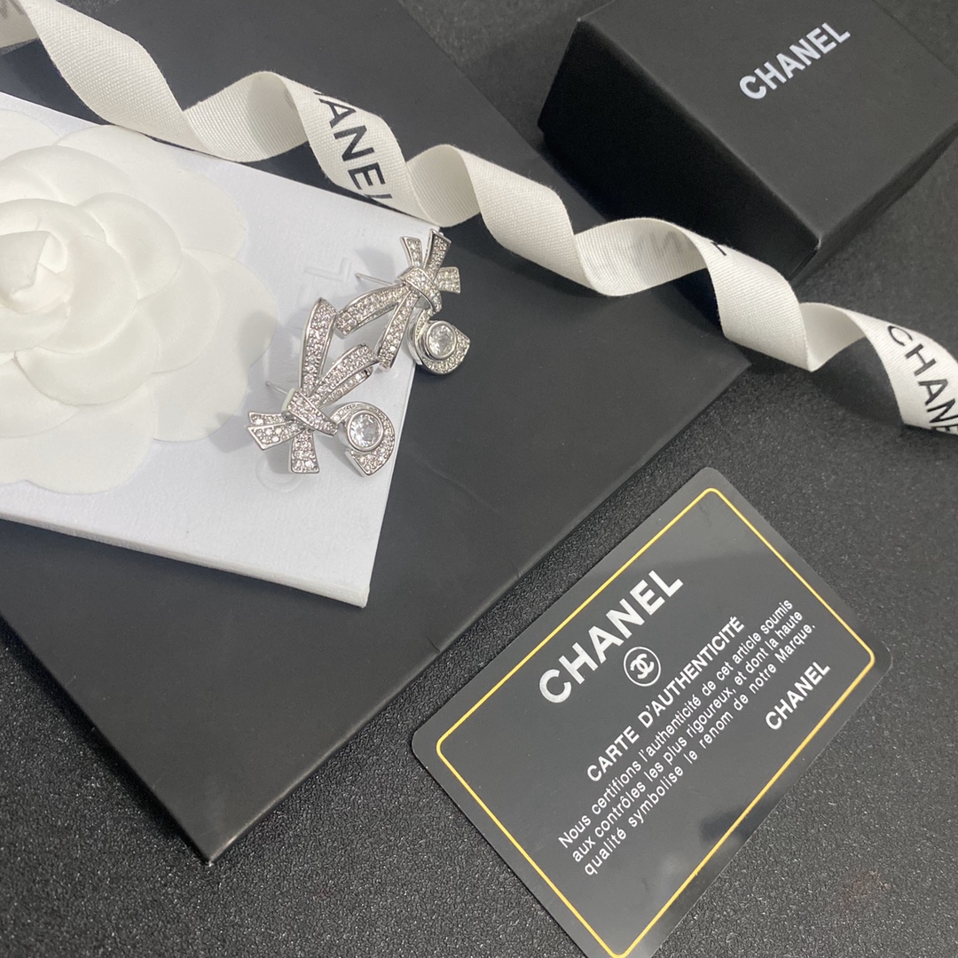 Chanel 小红书推荐 26新款水滴蝴蝶结字母耳钉