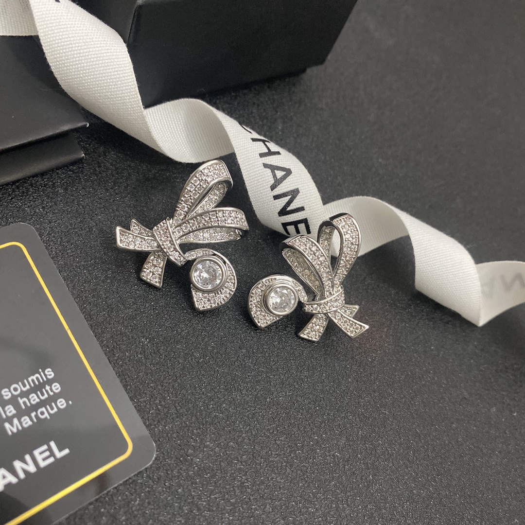 Chanel 小红书推荐 26新款水滴蝴蝶结字母耳钉