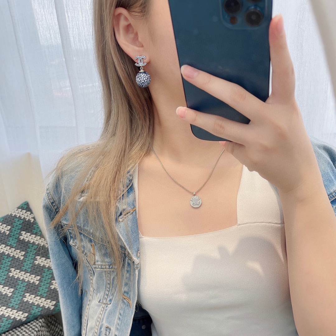 Chanel Chane*香奈儿26红陶瓷水滴彩钻字母耳钉