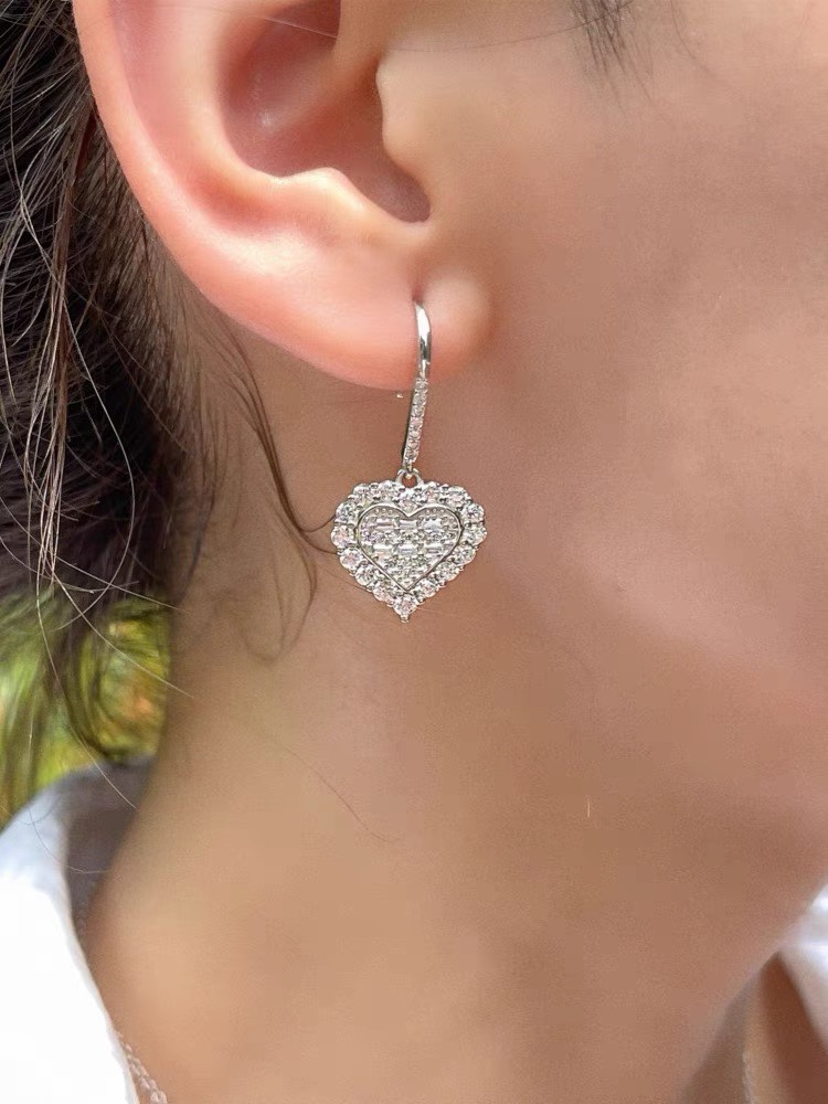 Tiffany & Co. 9⃣2⃣5⃣Tiffany蒂芙尼方钻爱心耳勾
