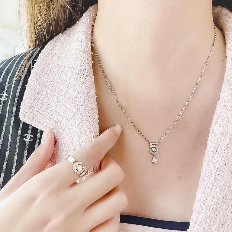 Chanel V金镀咪金 颜色：玫瑰金