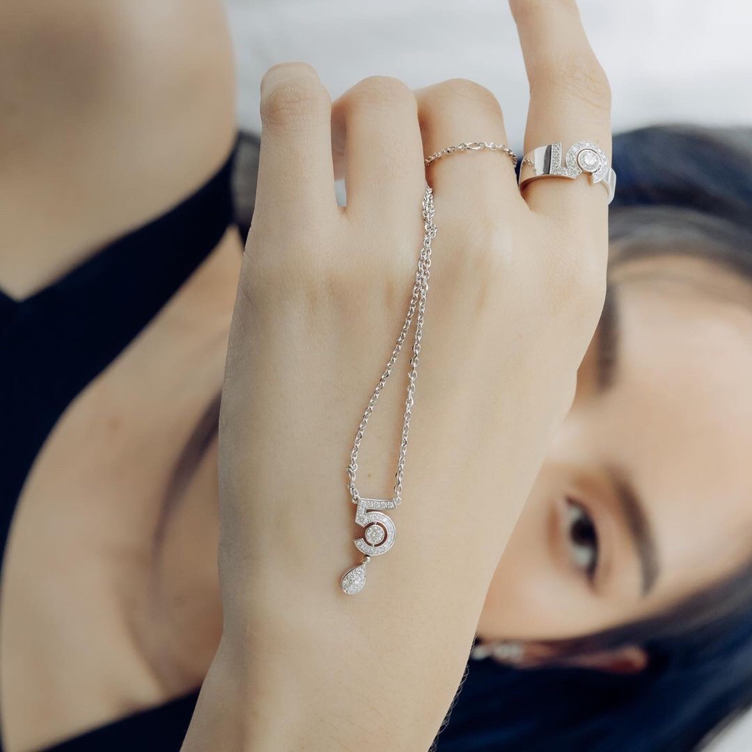Chanel V金镀咪金 颜色：玫瑰金