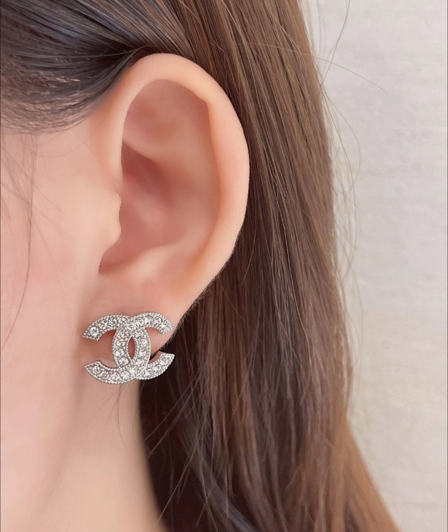 Chanel Chanel香奈儿 最新款迷你logo字母耳钉耳环 925纯银针 款 市面 1:1款式开模 同材质