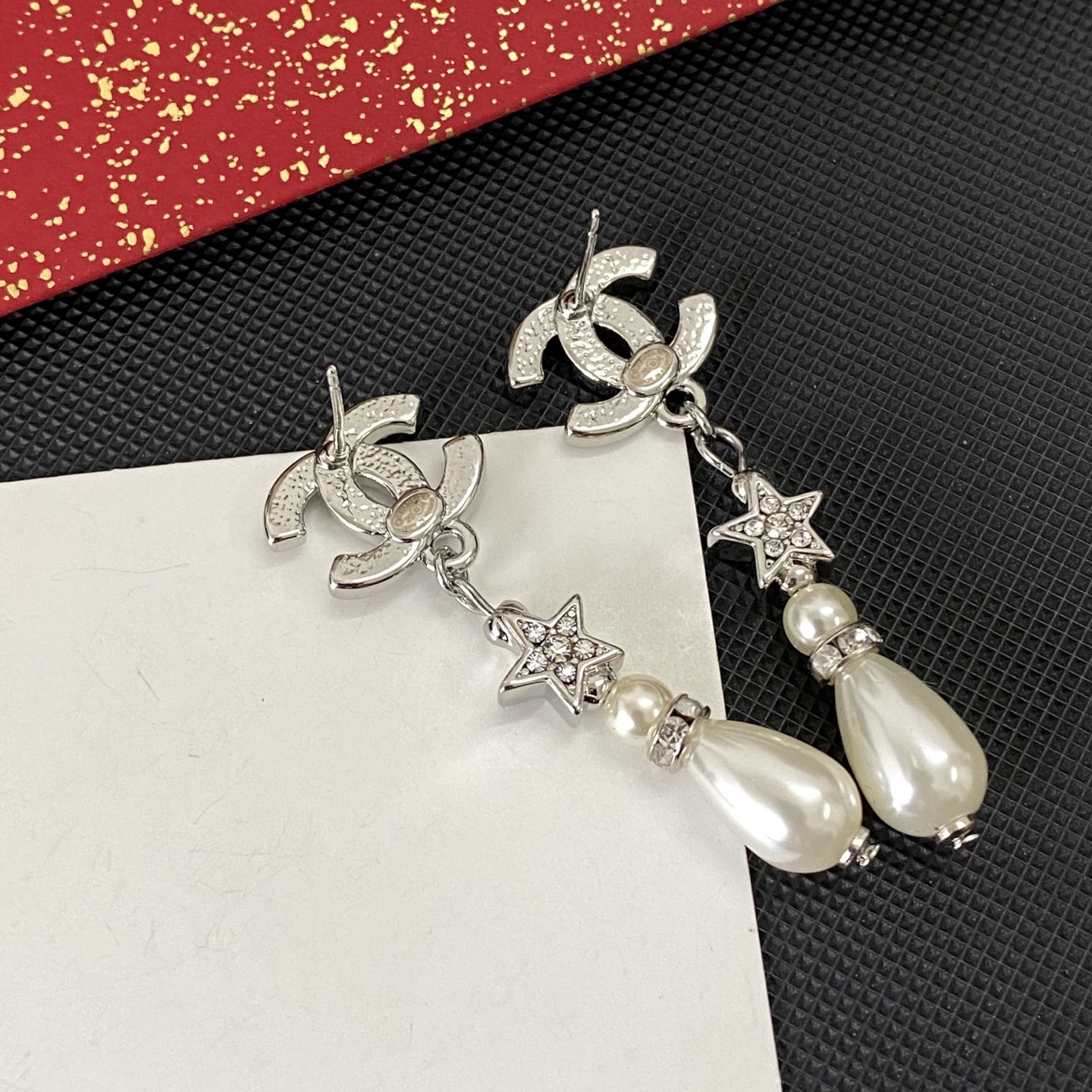 Chanel 卖疯了小香官网主推 精工版小香