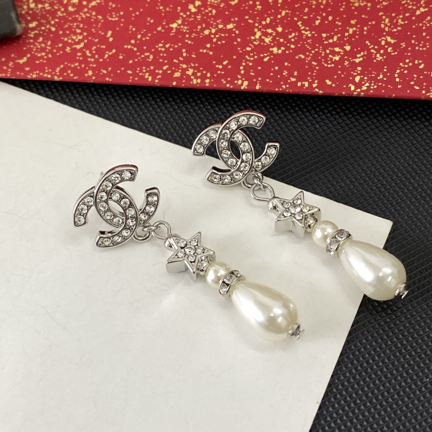 Chanel 卖疯了小香官网主推 精工版小香