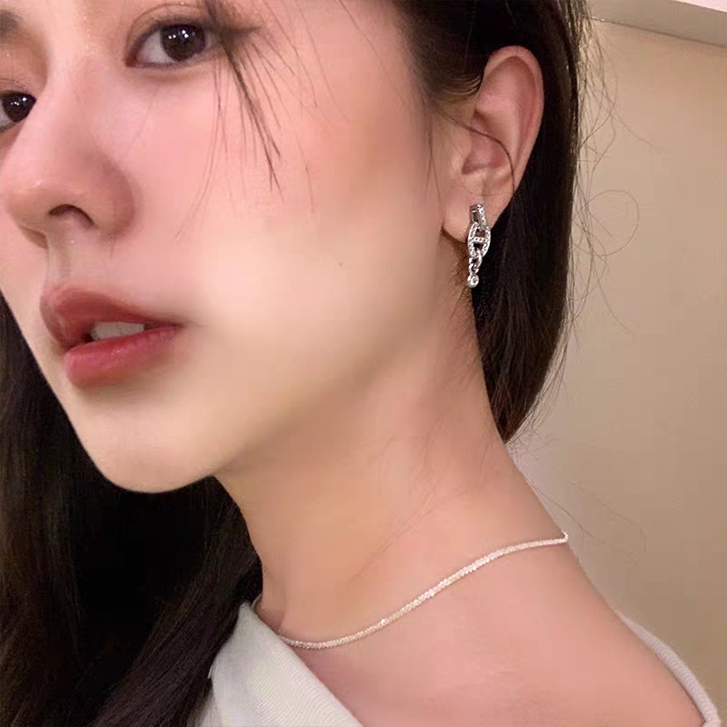 Hermès V金新款 爱马仕猪鼻子 单钻 耳钉 ZP一致 logo字印 灵感来自船锚链中汲取灵感来设计 这样