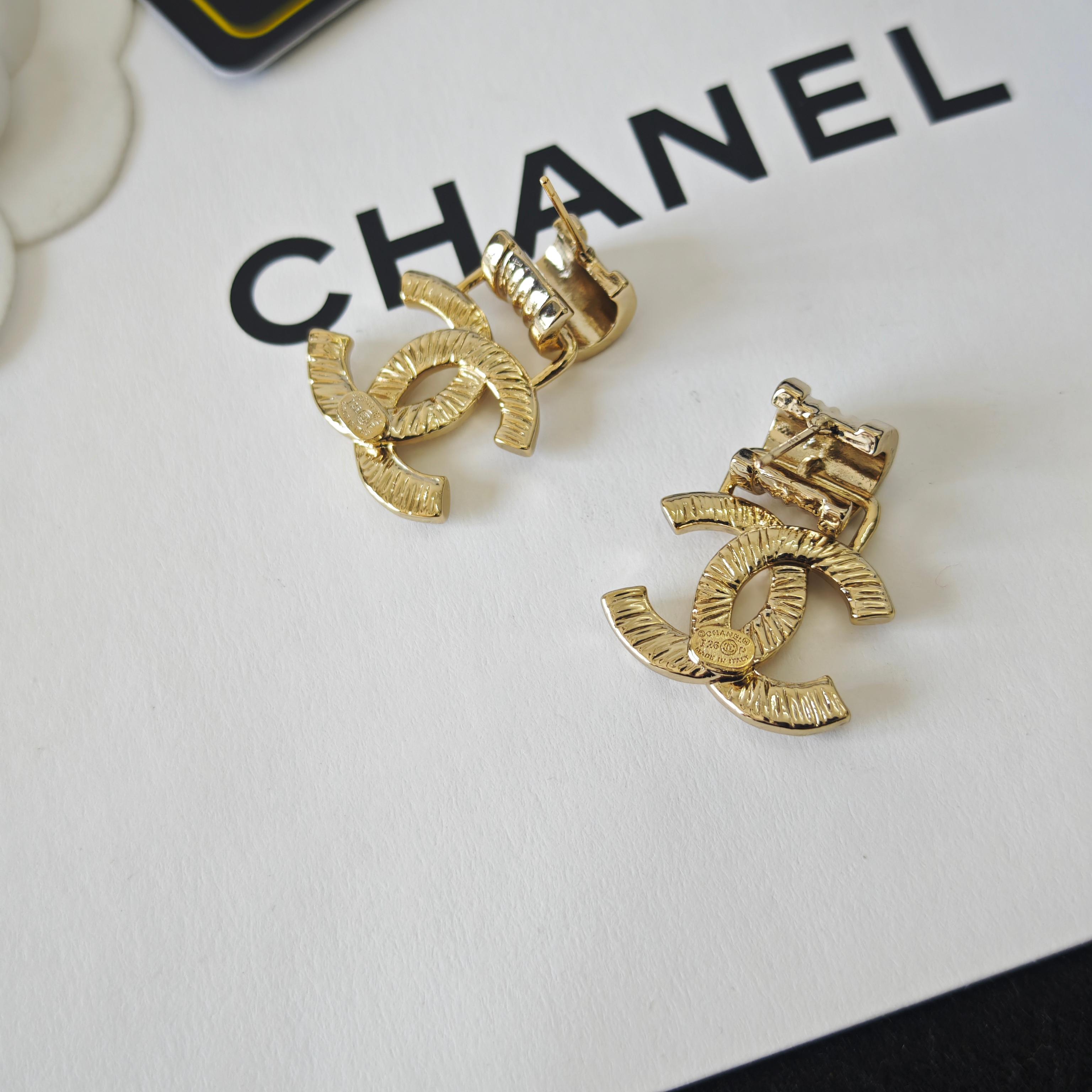 Chanel 必买 26精雕弹簧字母双c耳环
