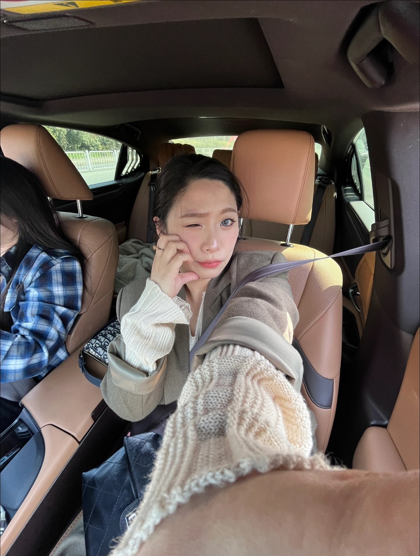 Chanel 必买 26精雕弹簧字母双c耳环