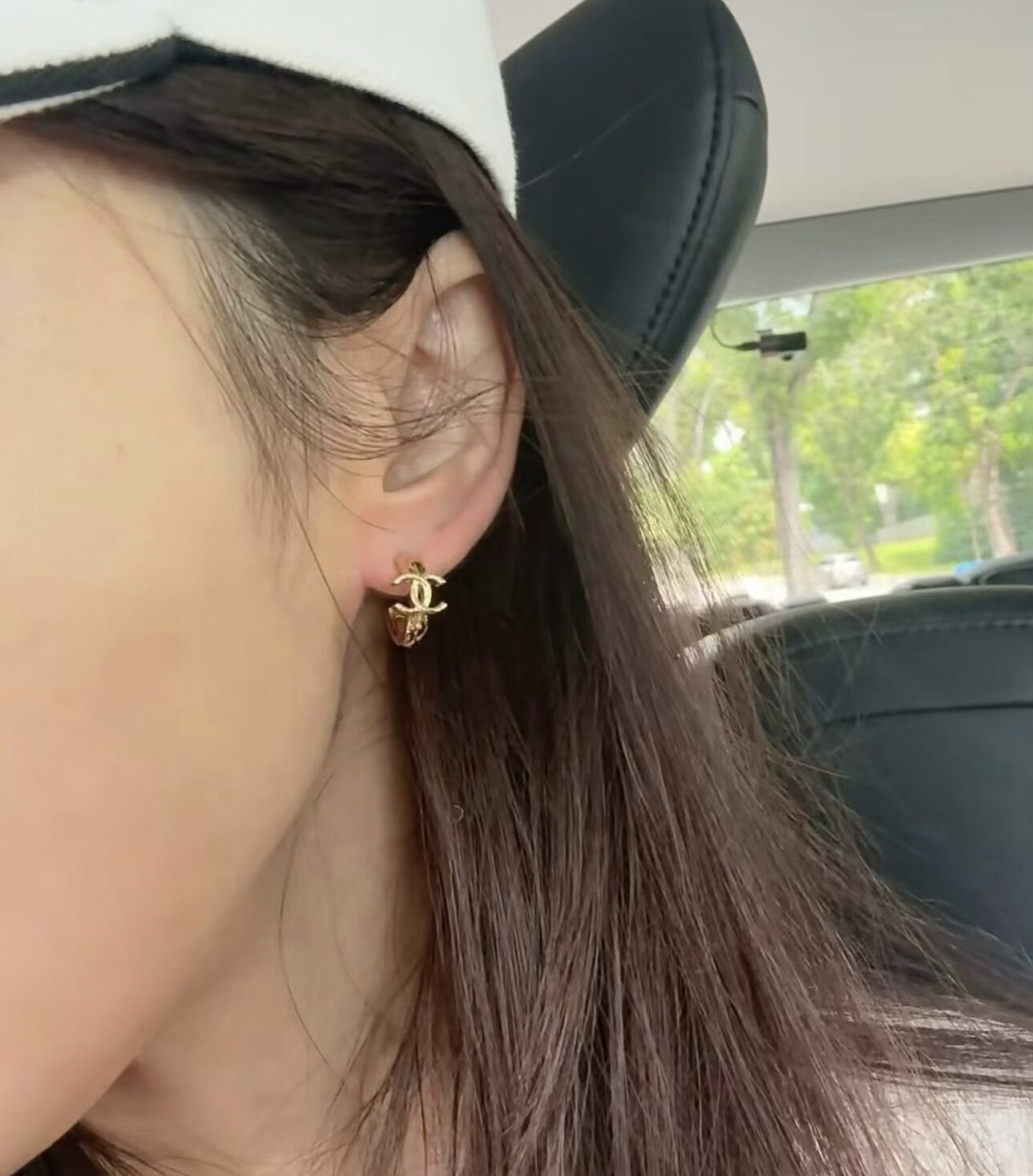 Chanel 香 coco菱格精雕半圈双C字母耳环26P最新款 现huo 哇哇 太美啦 修饰脸型 金色