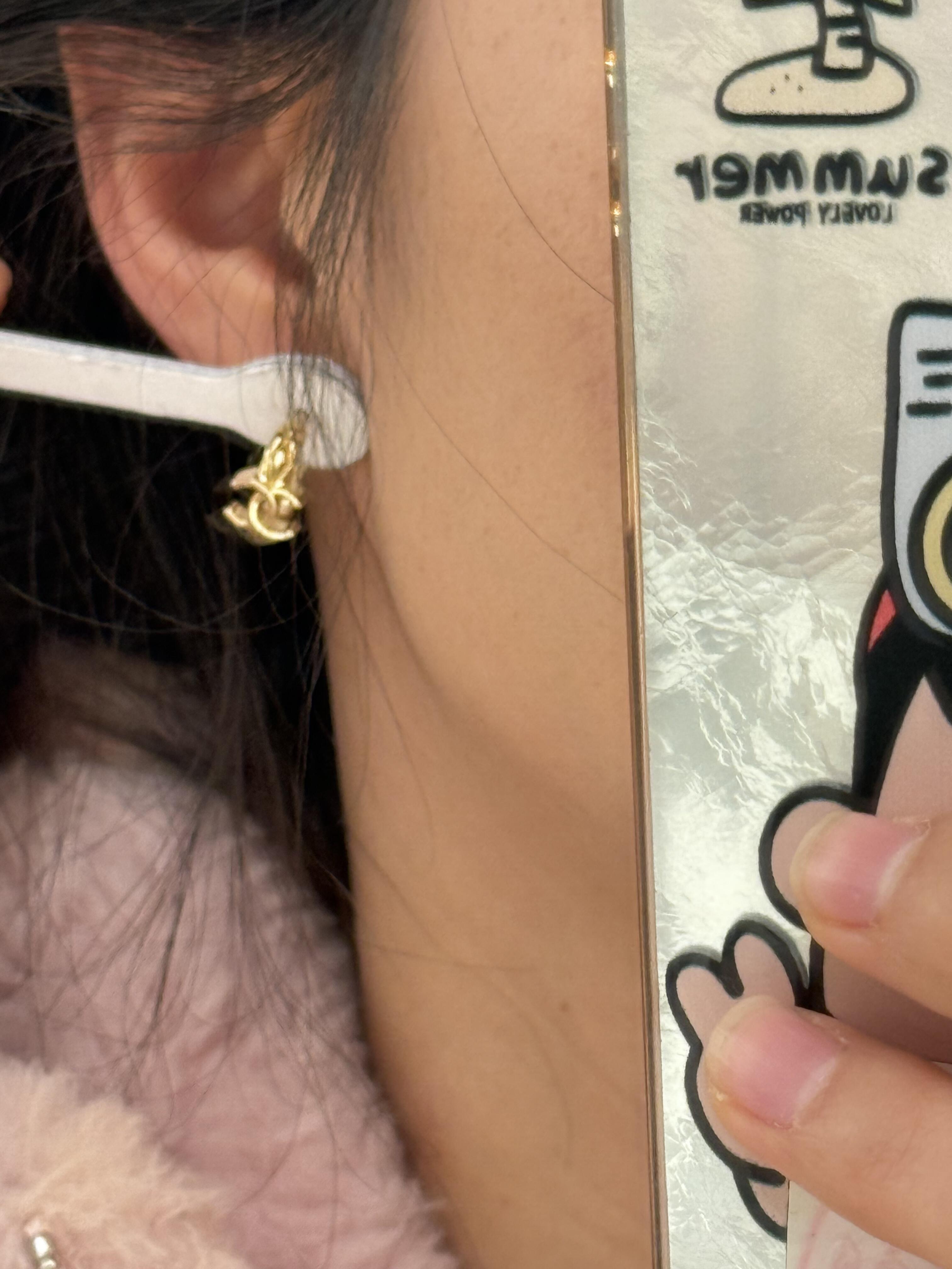 Chanel 香 coco菱格精雕半圈双C字母耳环26P最新款 现huo 哇哇 太美啦 修饰脸型 金色