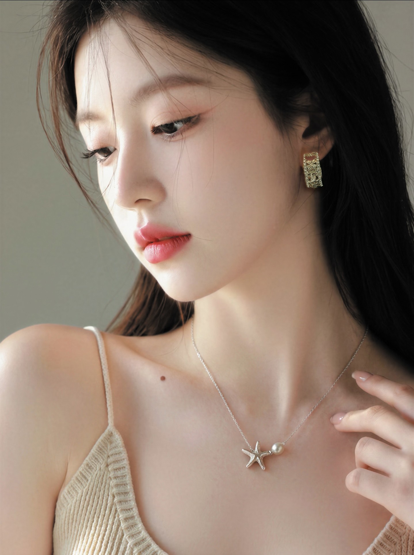 Chanel CHANEL香奈儿镂空水晶边钻字母耳环
