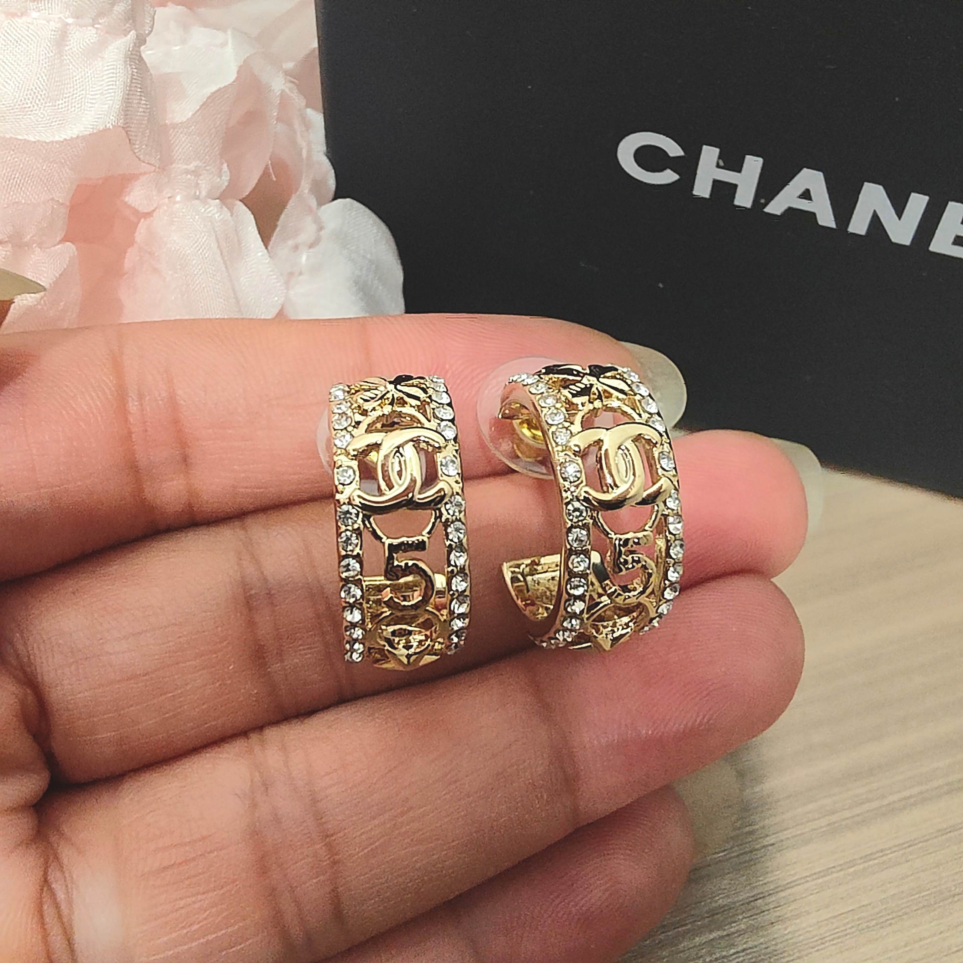 Chanel CHANEL香奈儿镂空水晶边钻字母耳环