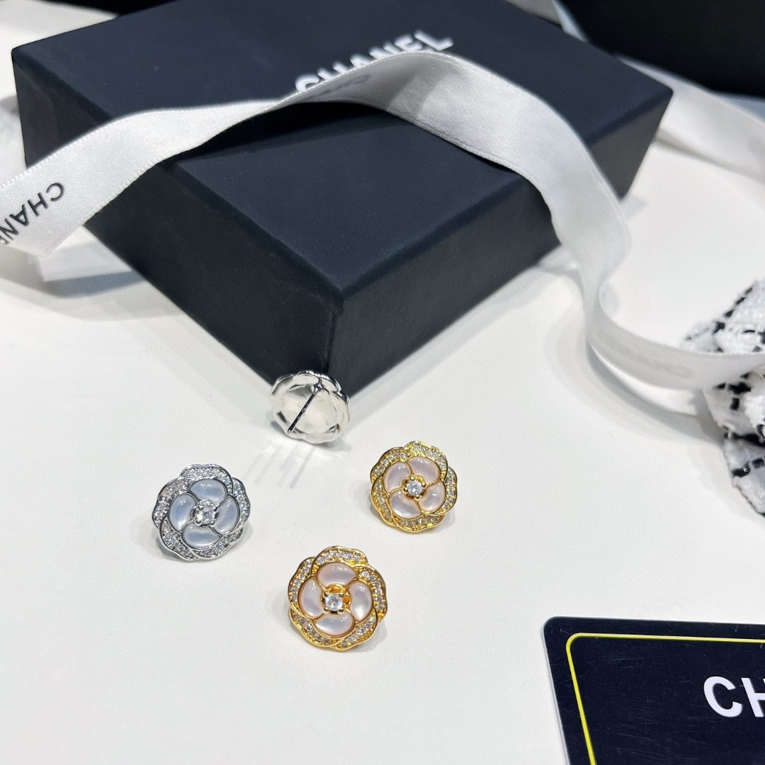 Chanel CHANEL香奈儿贝母茶花晶钻组合耳环
