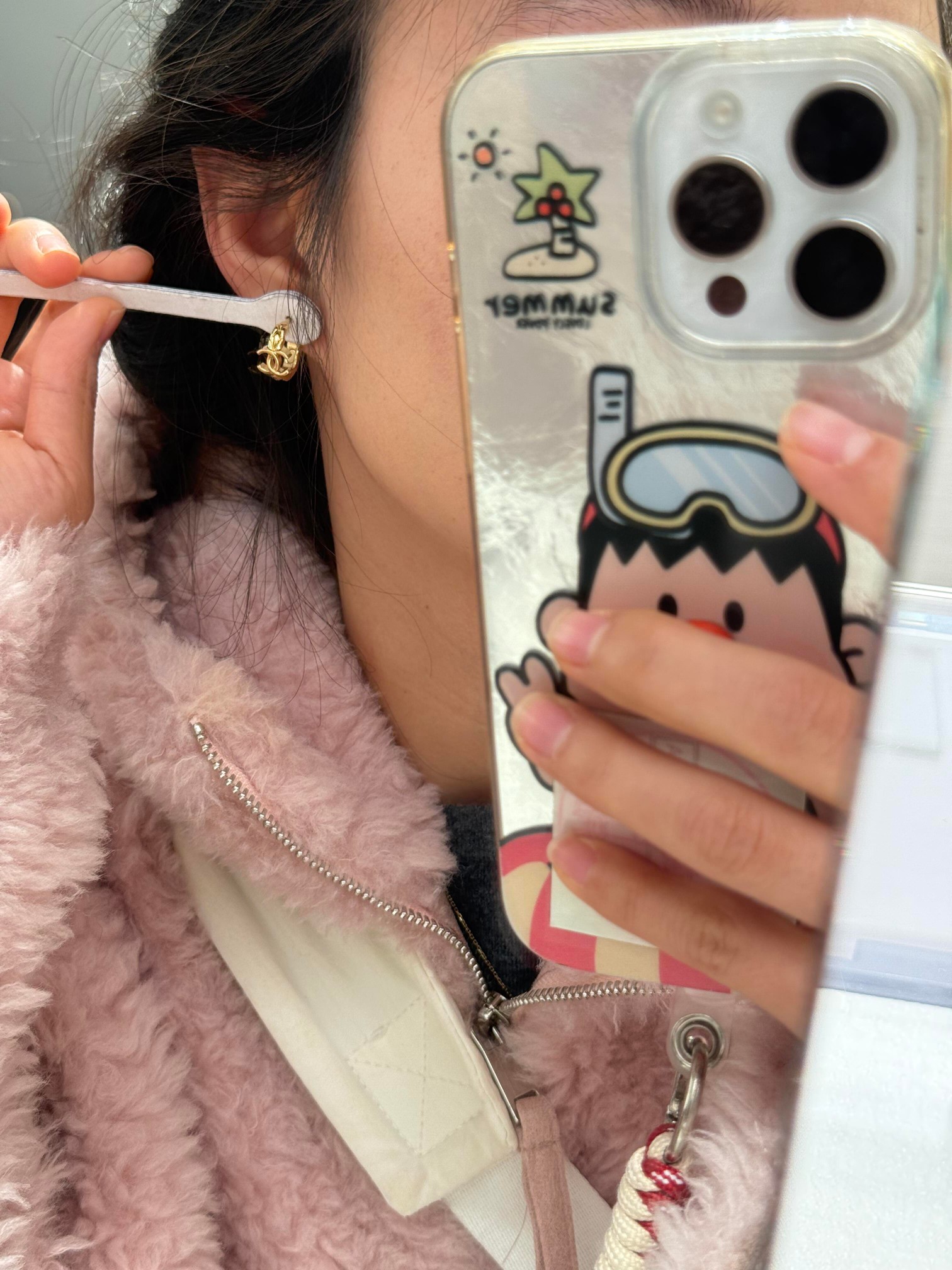 Chanel 香 coco菱格精雕半圈双C字母耳环26P最新款 现huo 哇哇 太美啦 修饰脸型 金色
