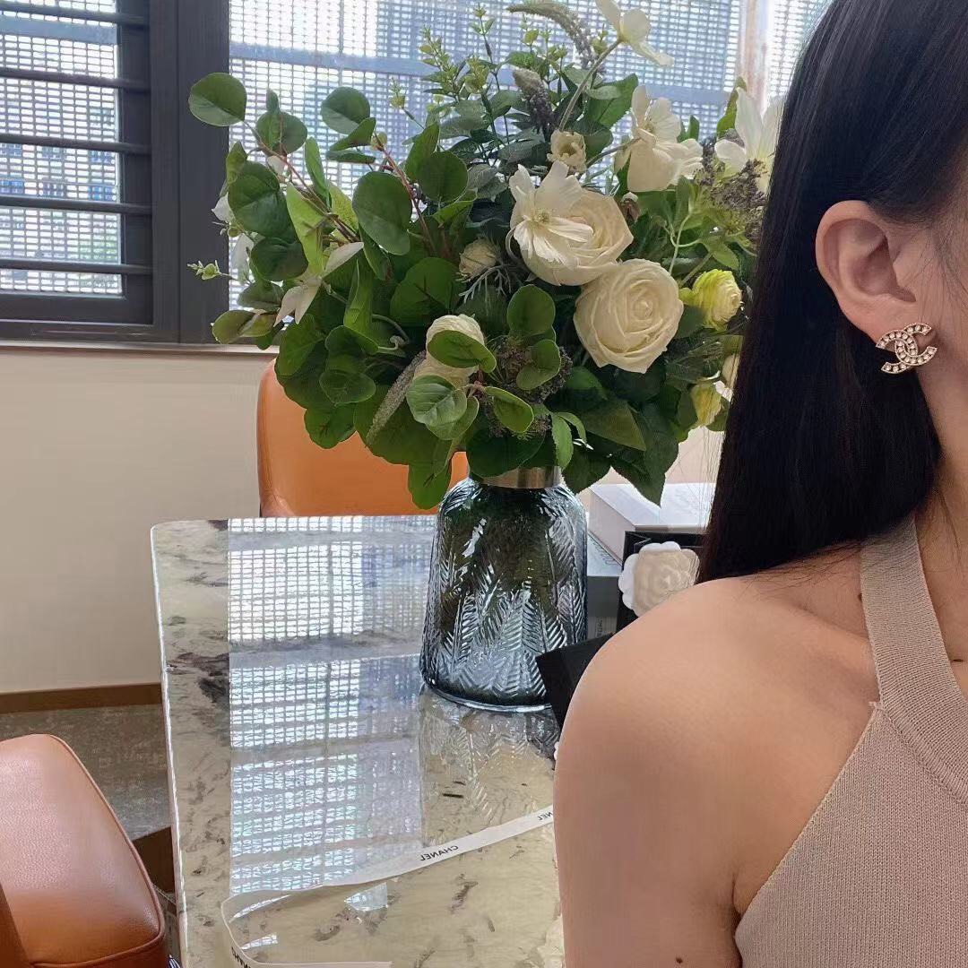 Chanel Chanel这款设计 喜欢 香奈儿的镂空施华洛晶钻字母耳钉
