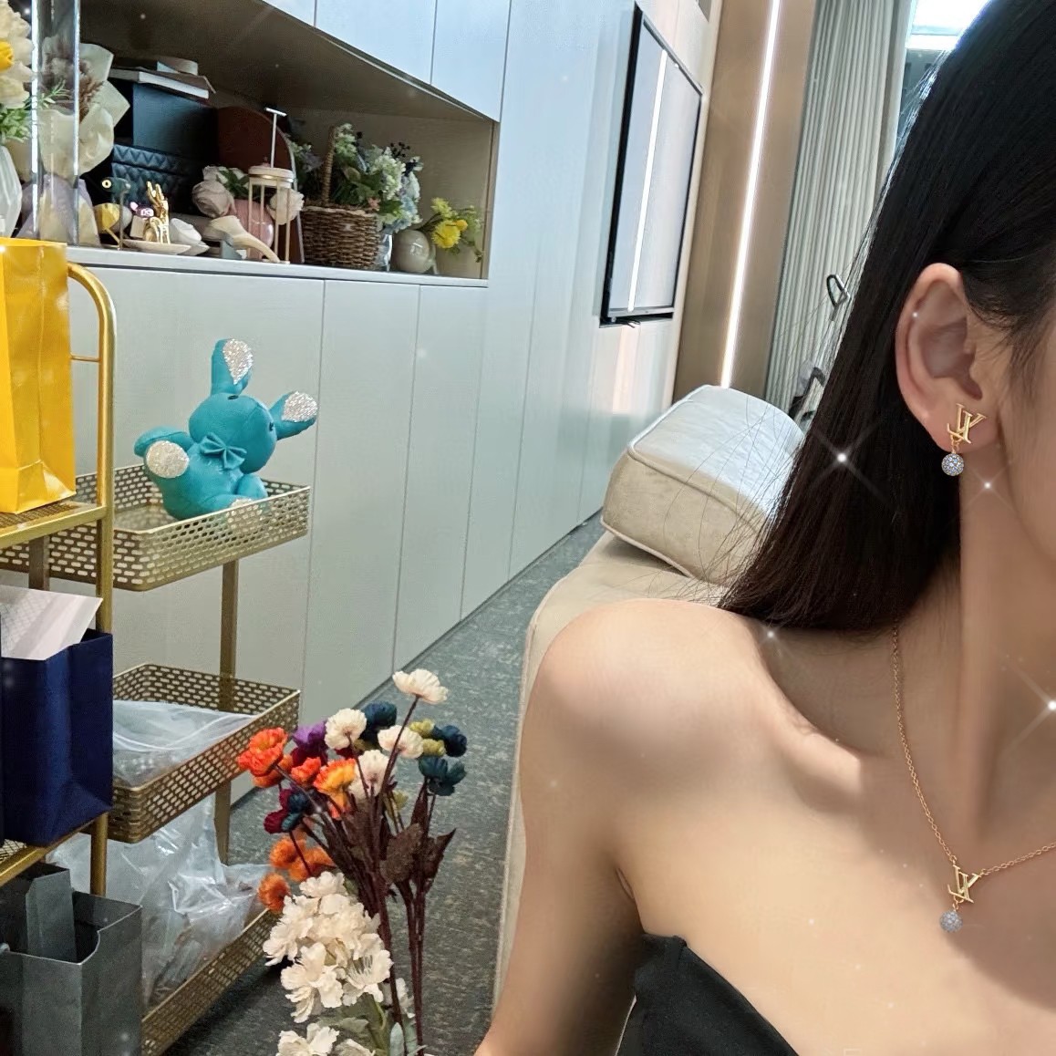 Louis Vuitton Lv 2026年新品精雕字母圆球花耳钉