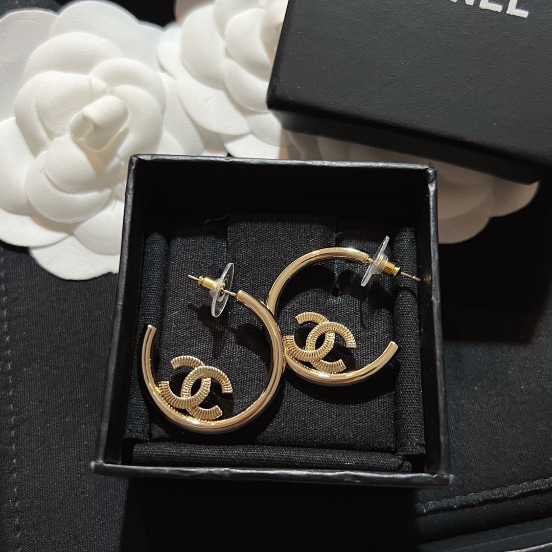 Chanel ZP打版 小香 CHANEL 字母圆环耳钉耳环