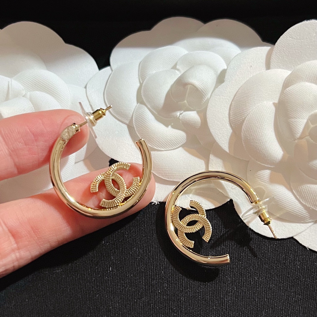 Chanel ZP打版 小香 CHANEL 字母圆环耳钉耳环