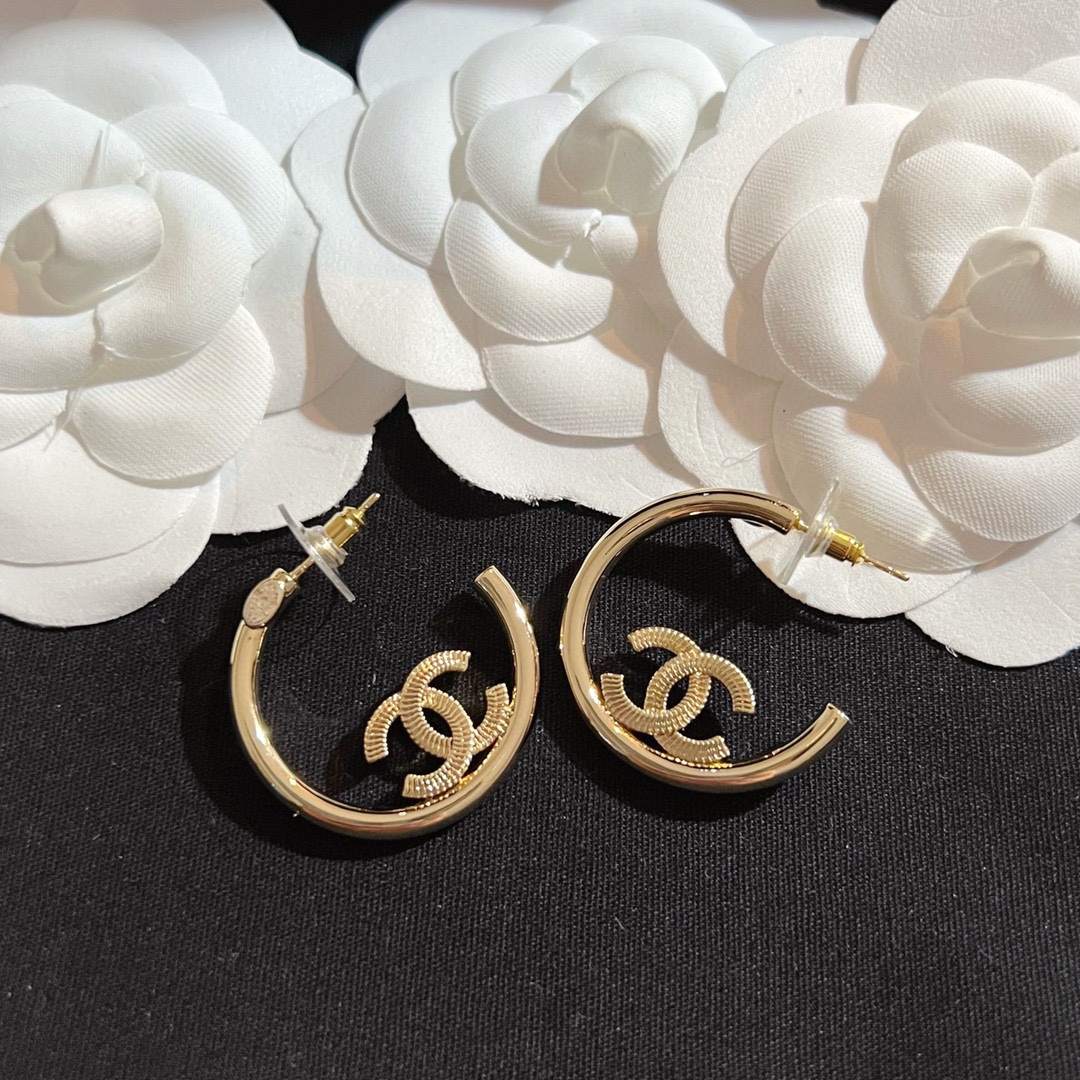 Chanel ZP打版 小香 CHANEL 字母圆环耳钉耳环