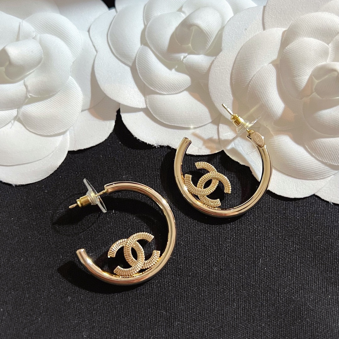 Chanel ZP打版 小香 CHANEL 字母圆环耳钉耳环