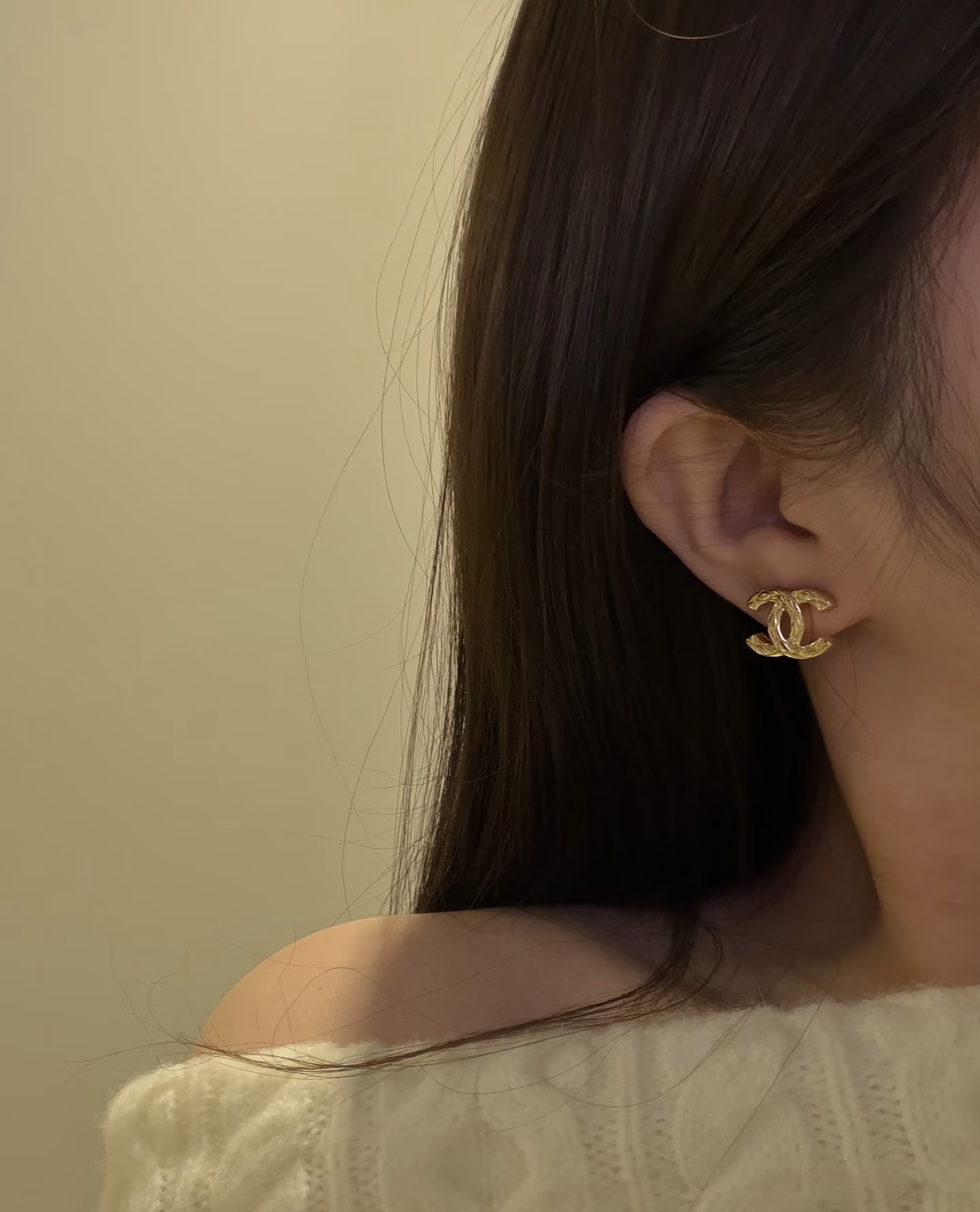 Chanel 香奈儿精雕菱格字母耳钉 爆上新