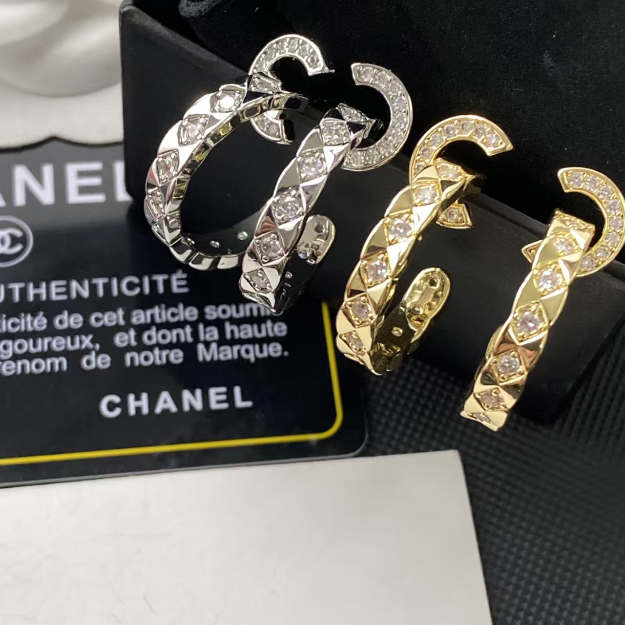 Chanel 精工高版 CHANE*小香 coco菱格双C晶钻圆环耳钉 款