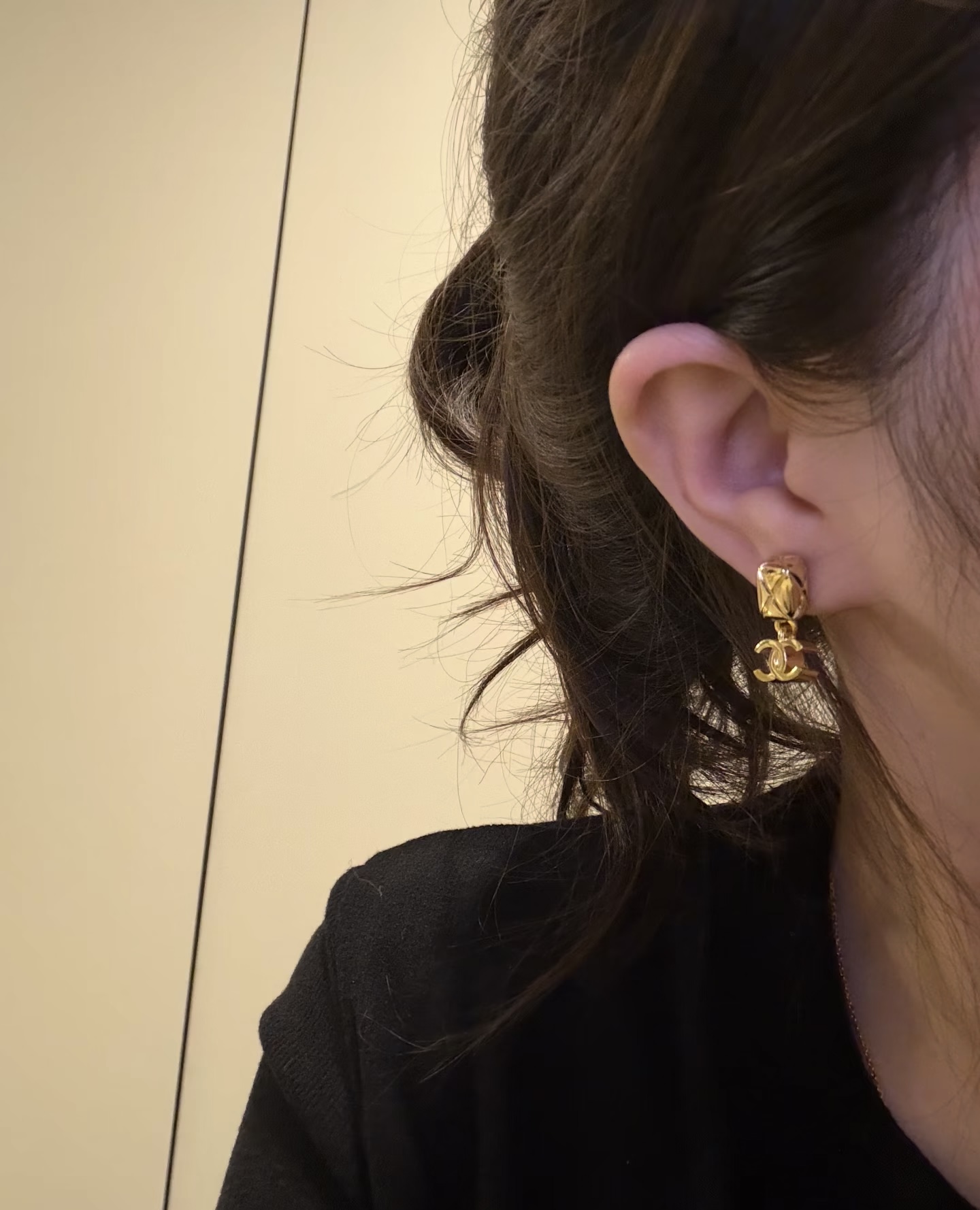 Chanel Chanel 26p新款亮金色菱格纹理双c吊坠耳环