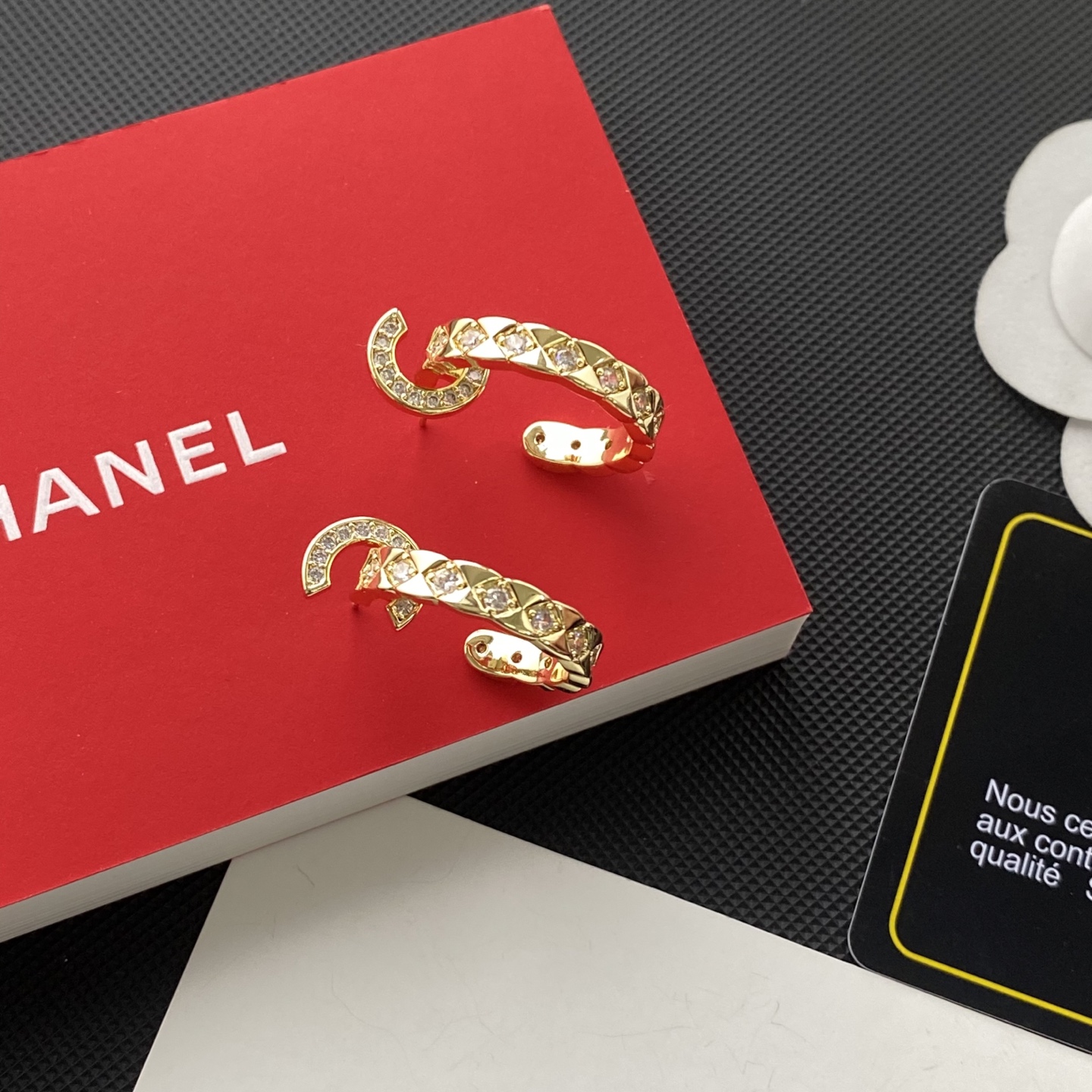 Chanel 精工高版 CHANE*小香 coco菱格双C晶钻圆环耳钉 款