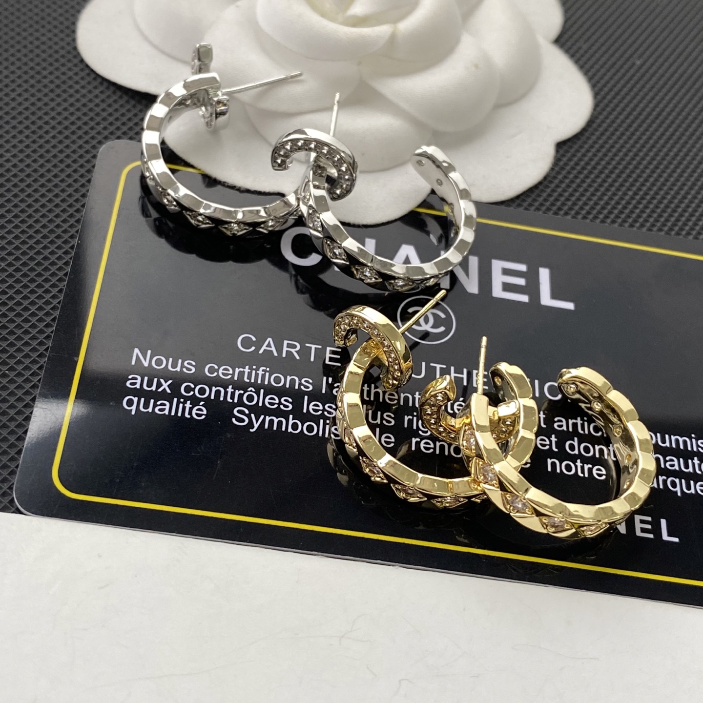 Chanel 精工高版 CHANE*小香 coco菱格双C晶钻圆环耳钉 款