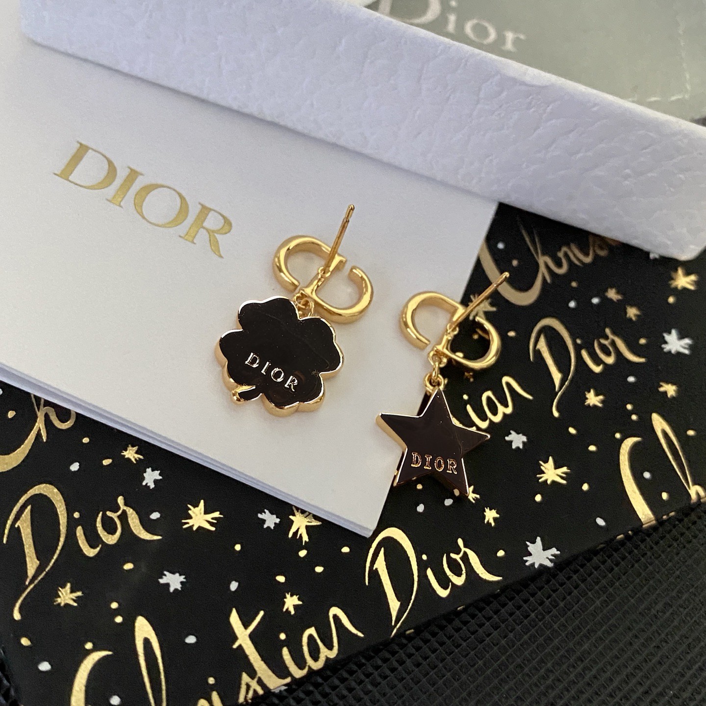 Dior Dior新款CD吊四叶草白贝母星星耳环26Cruise新款系列