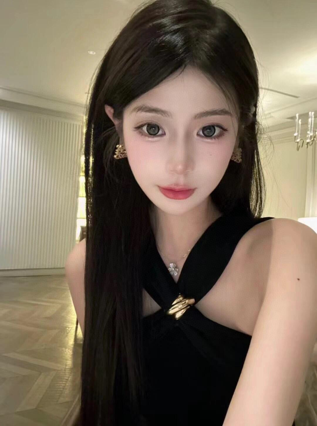 Loewe 2026新款 罗意威LOEWE满钻耳钉