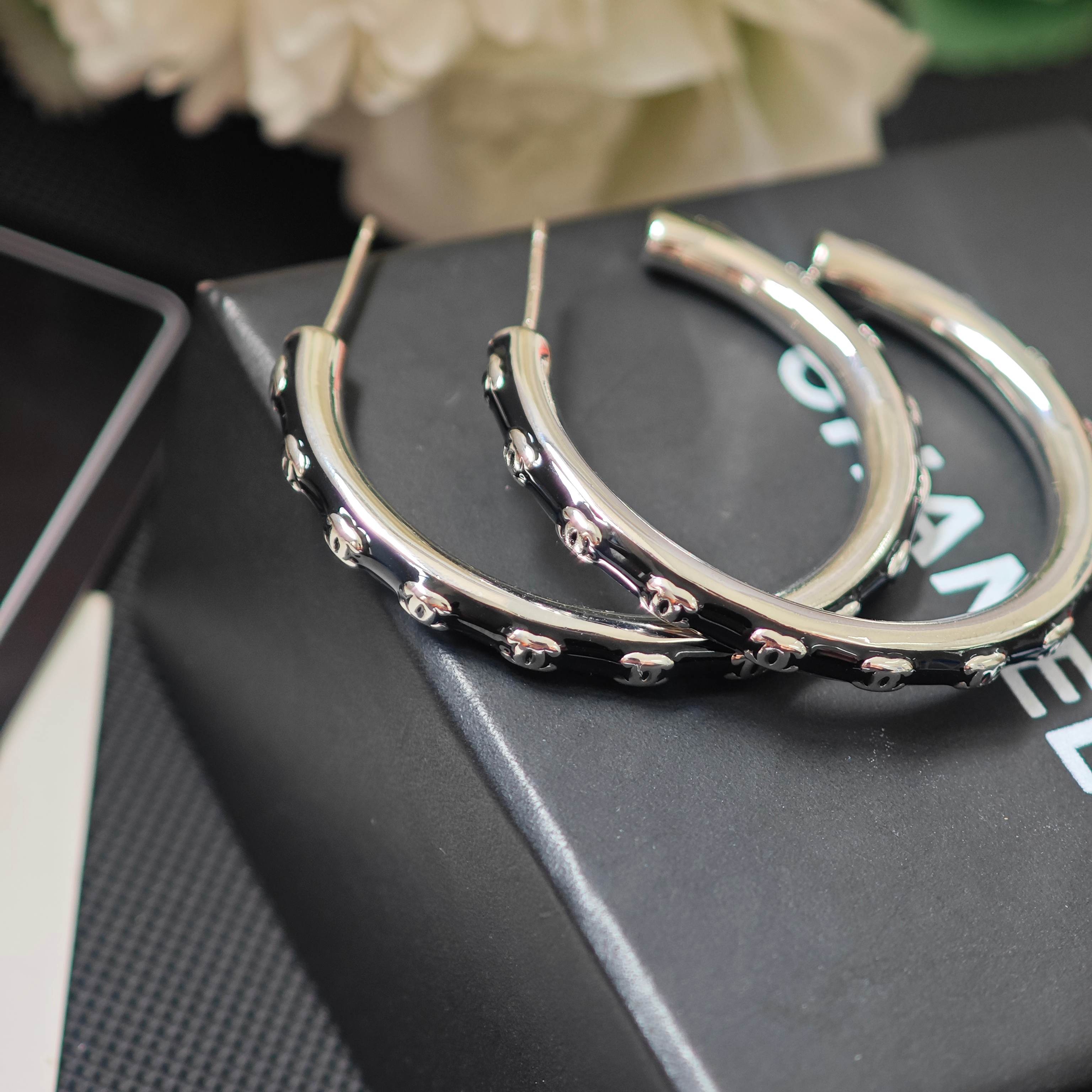 Chanel 卖疯了小香官网主推 精工版小香