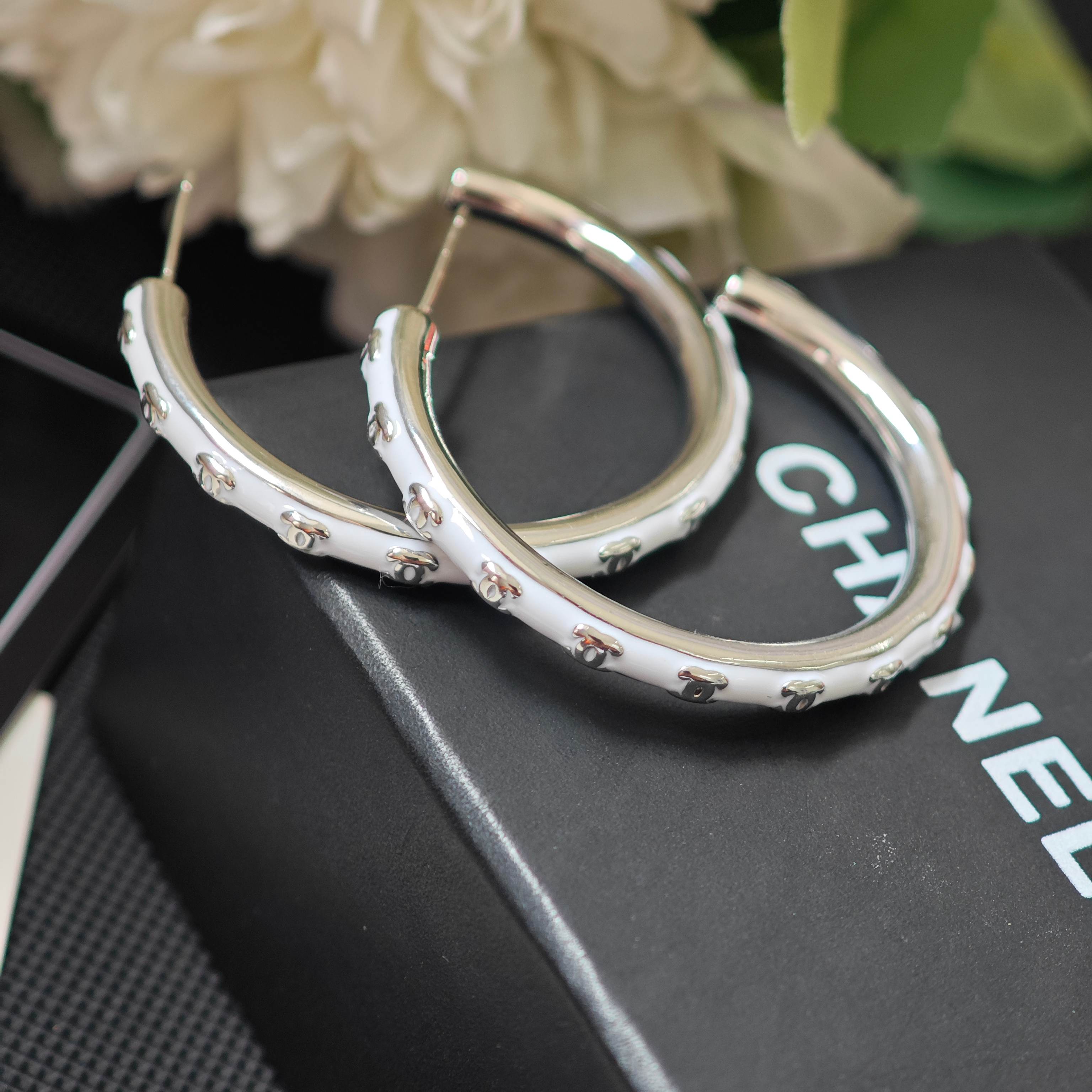 Chanel 卖疯了小香官网主推 精工版小香