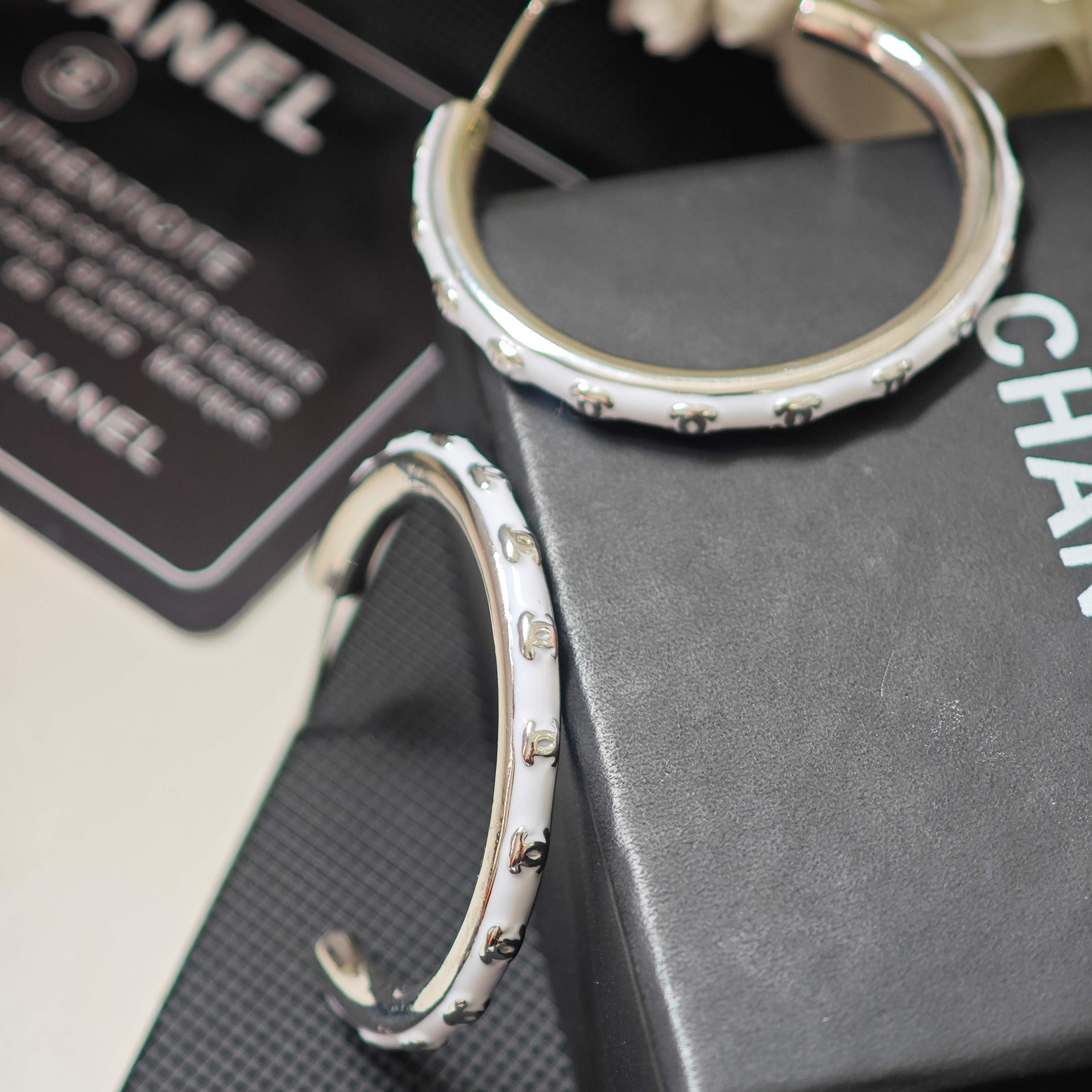 Chanel 卖疯了小香官网主推 精工版小香