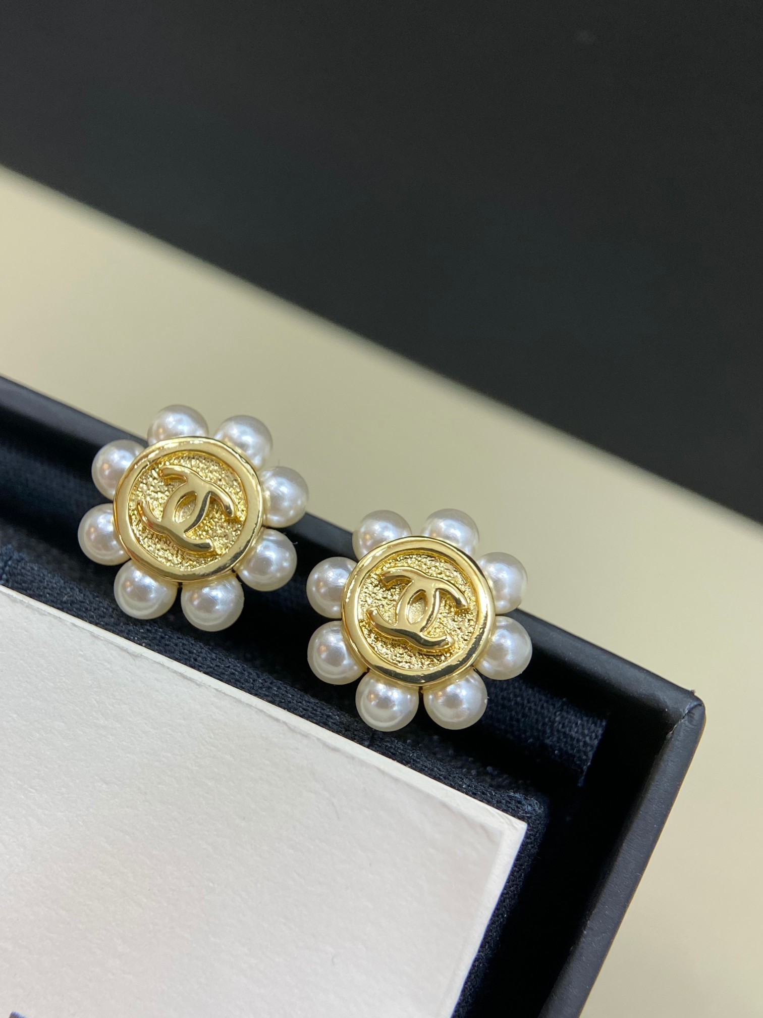 Chanel CH@NEL杠铃珠太阳花双C耳钉26P春夏最新款系列 vintage系列 越看越