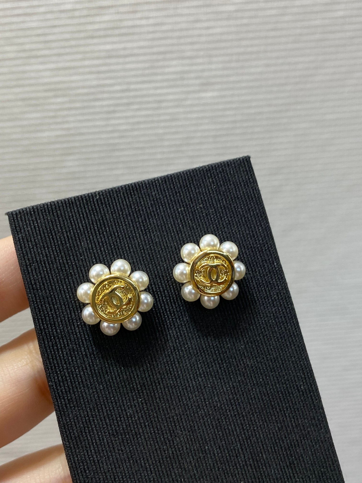 Chanel CH@NEL杠铃珠太阳花双C耳钉26P春夏最新款系列 vintage系列 越看越