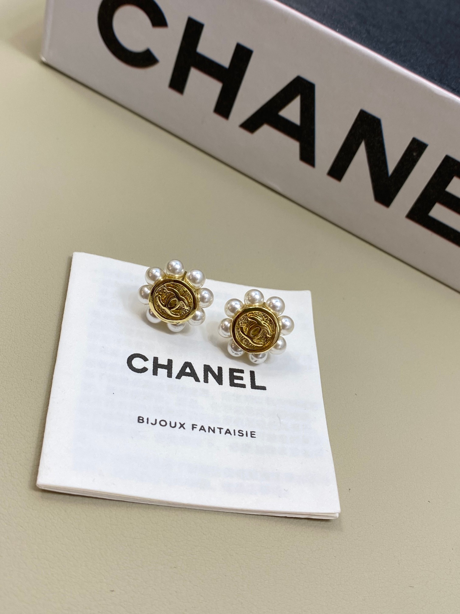 Chanel CH@NEL杠铃珠太阳花双C耳钉26P春夏最新款系列 vintage系列 越看越