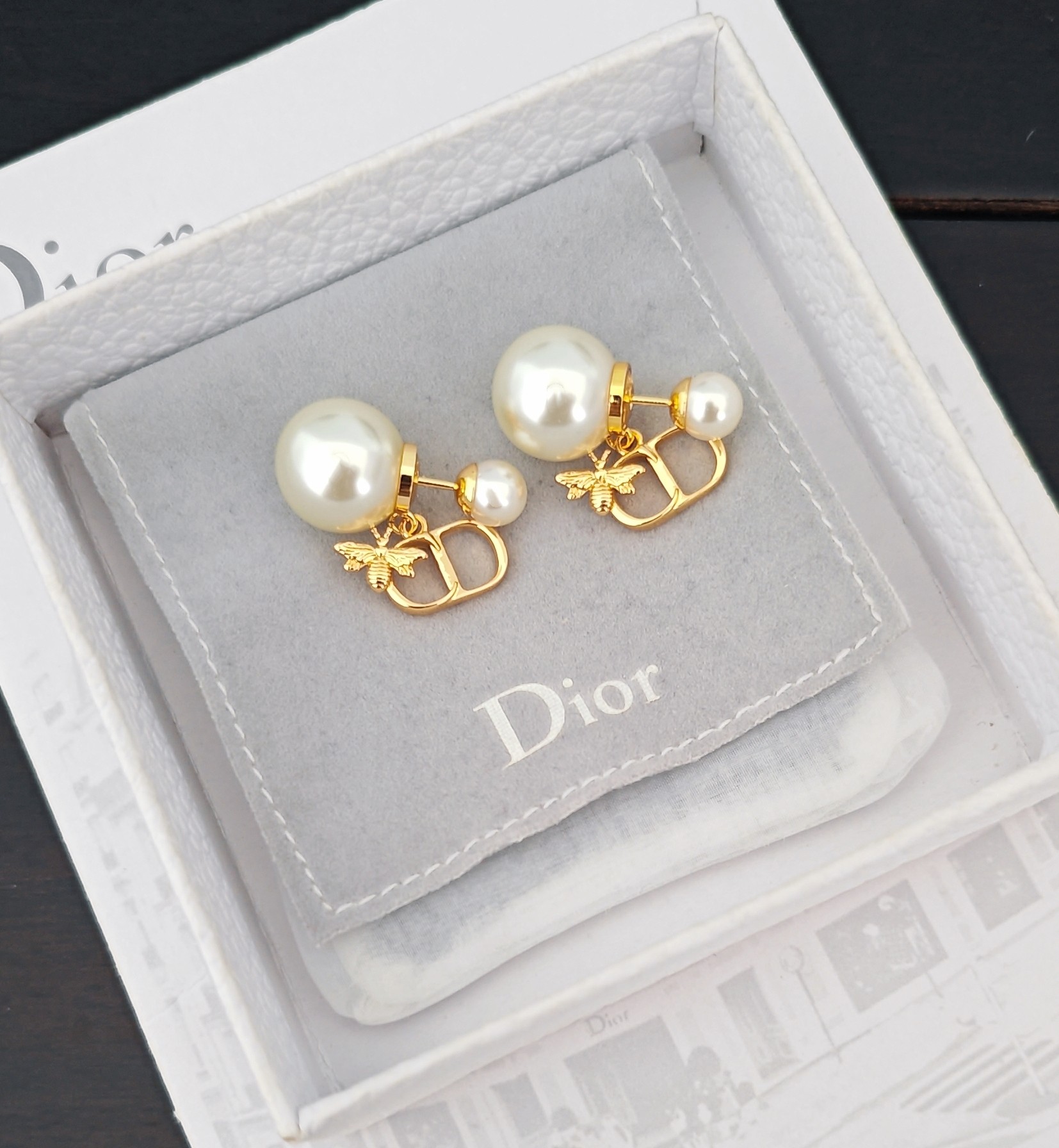Dior Dior新款CD吊蜜蜂字母耳环26Cruise新款系列
