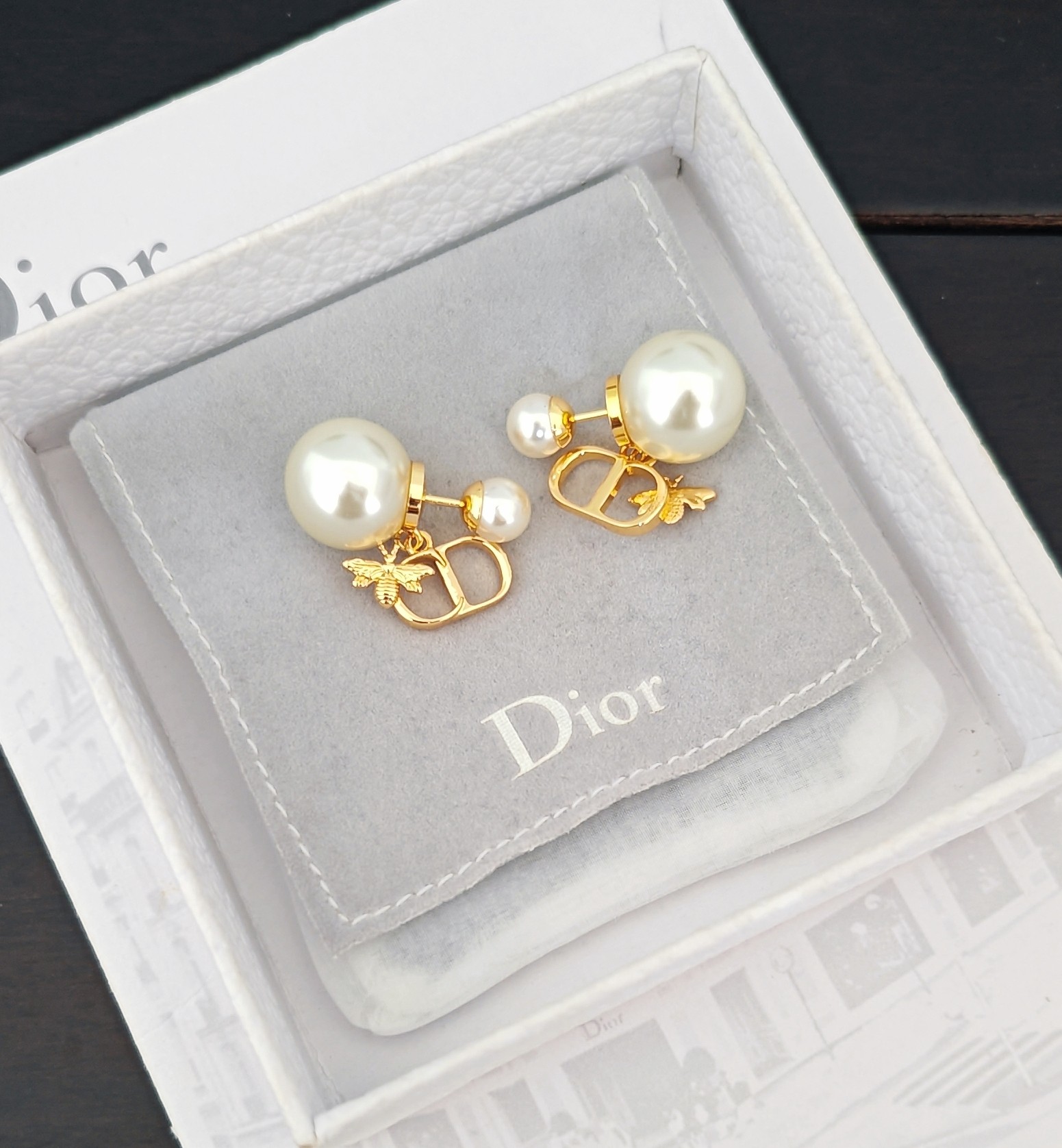 Dior Dior新款CD吊蜜蜂字母耳环26Cruise新款系列