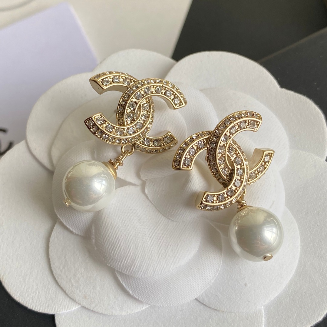 Chanel 小香流苏长款晶钻珍珠耳钉【非常classical的一个系列】真正的断货王