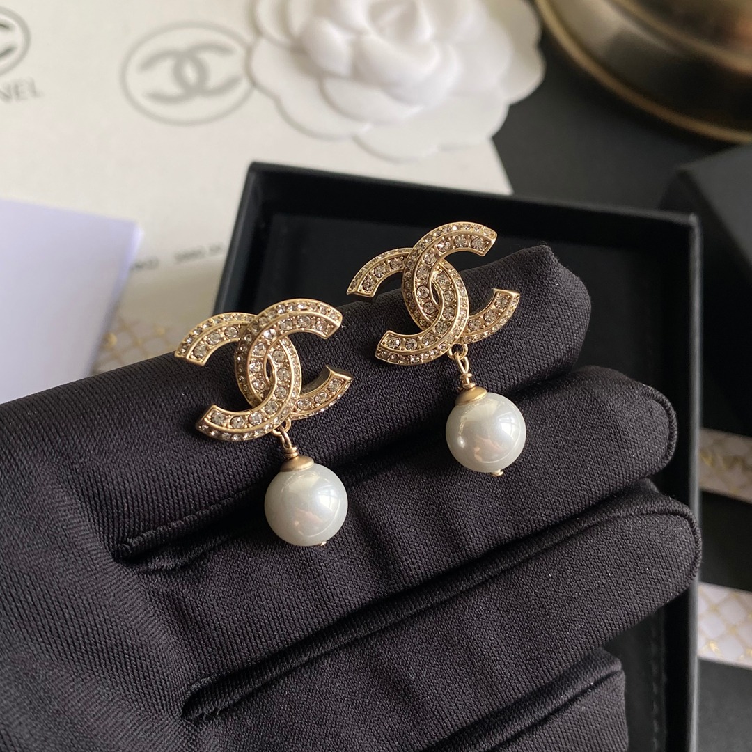 Chanel 小香流苏长款晶钻珍珠耳钉【非常classical的一个系列】真正的断货王