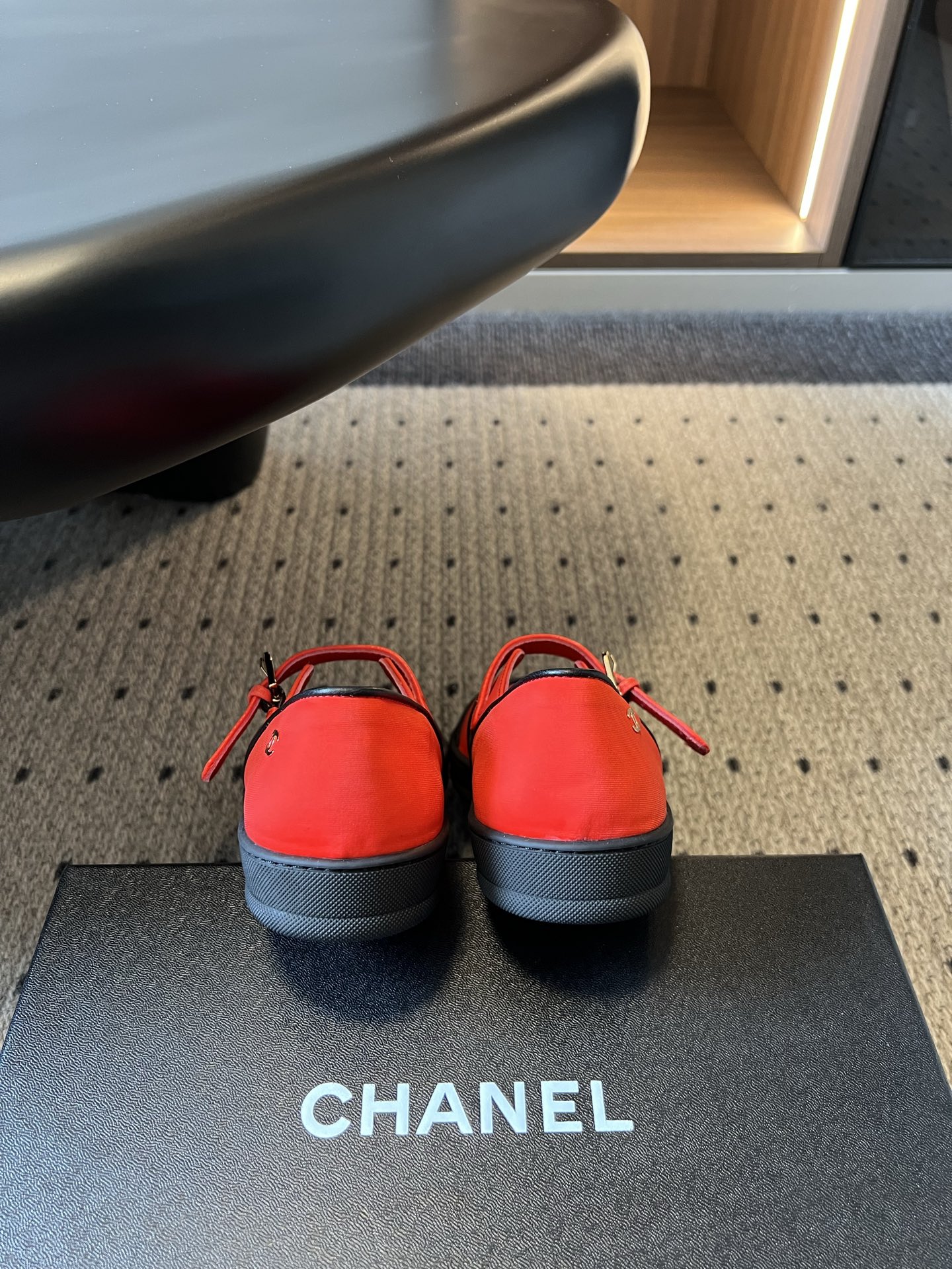 Chane*26SS春夏新款帆布拼色玛丽珍鞋自带优雅滤镜的玛丽珍鞋，是鞋柜里不会出错的百搭款。设计上采用