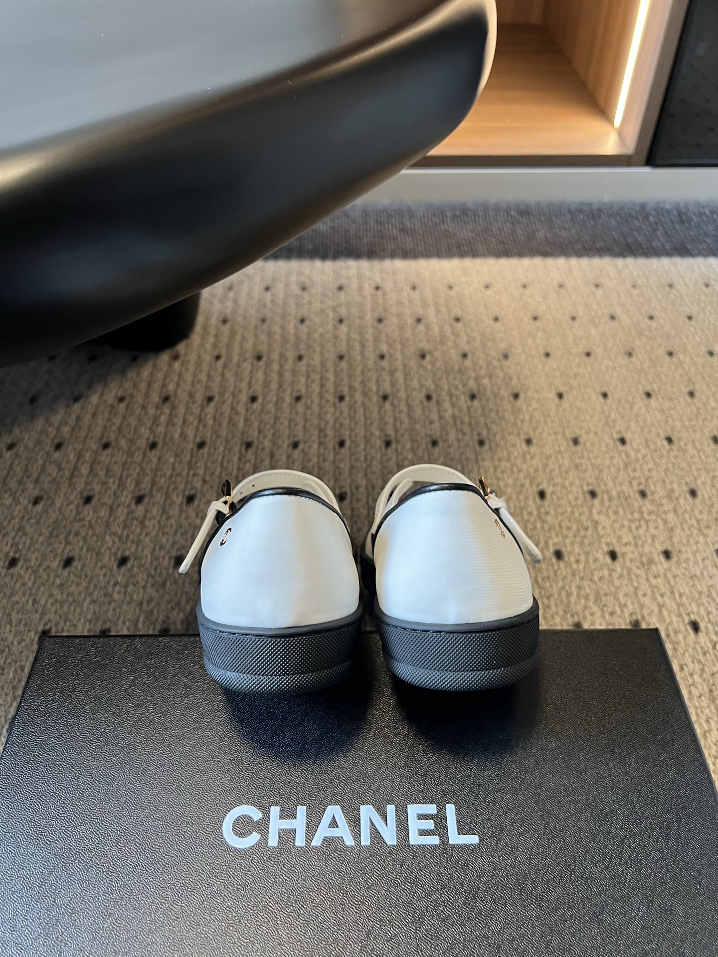 Chane*26SS春夏新款帆布拼色玛丽珍鞋自带优雅滤镜的玛丽珍鞋，是鞋柜里不会出错的百搭款。设计上采用
