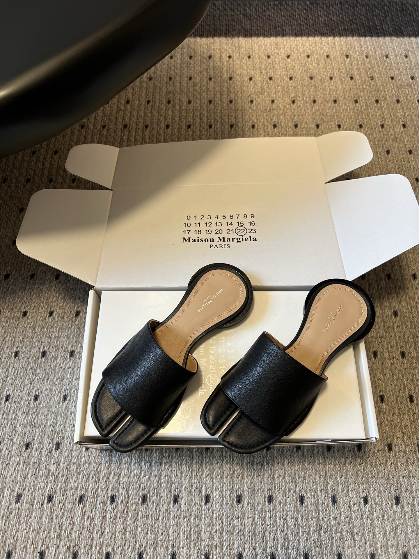 Maison Margiela Margiel*26SS 春夏新款分趾一字带平底凉拖