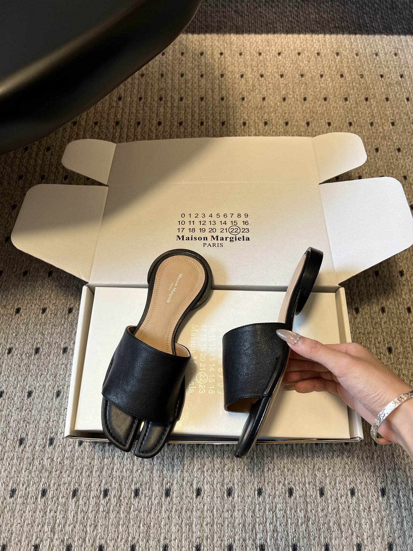 Maison Margiela Margiel*26SS 春夏新款分趾一字带平底凉拖
