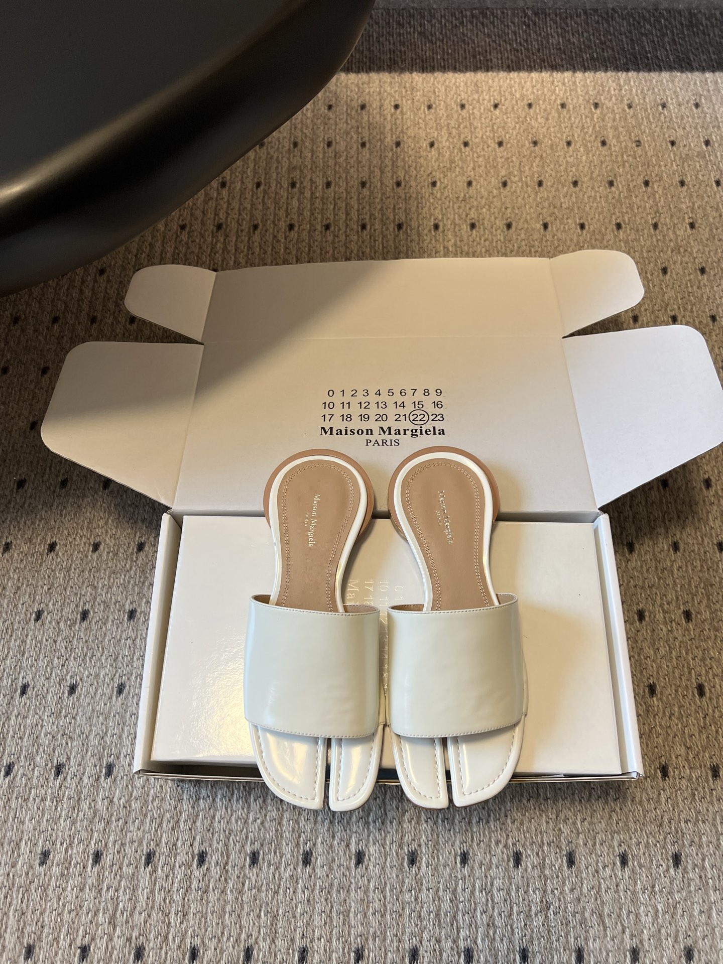 Maison Margiela Margiel*26SS 春夏新款分趾一字带平底凉拖